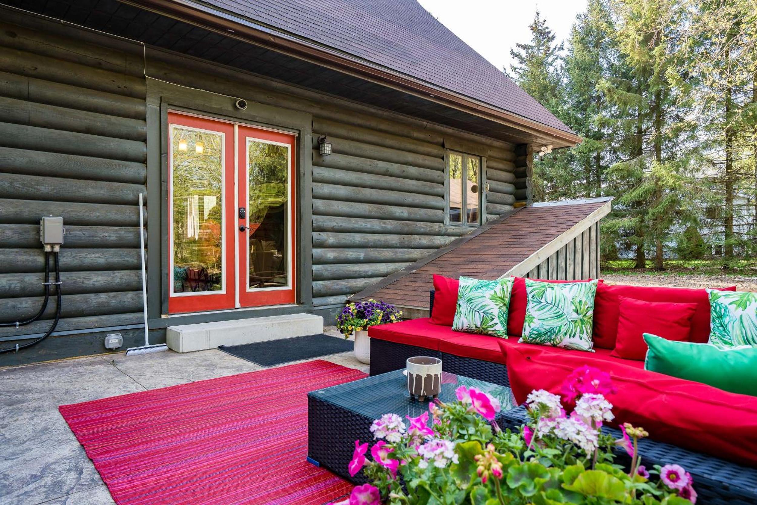 Cozy Cabin Inn