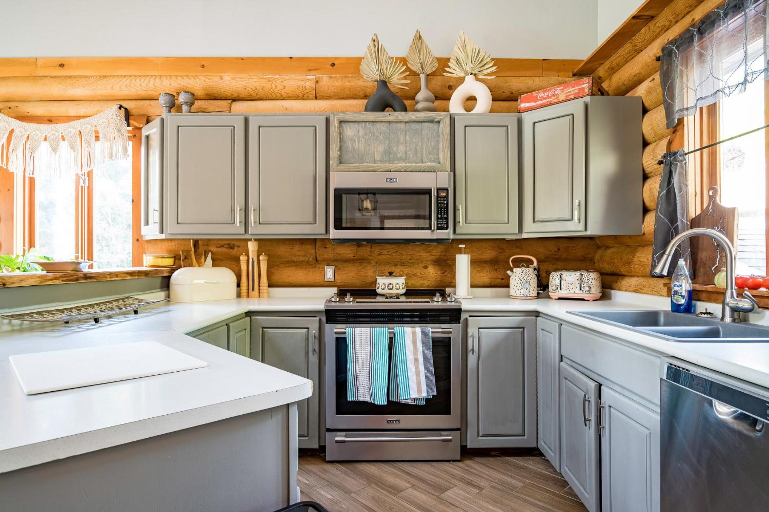 Cozy Cabin Inn