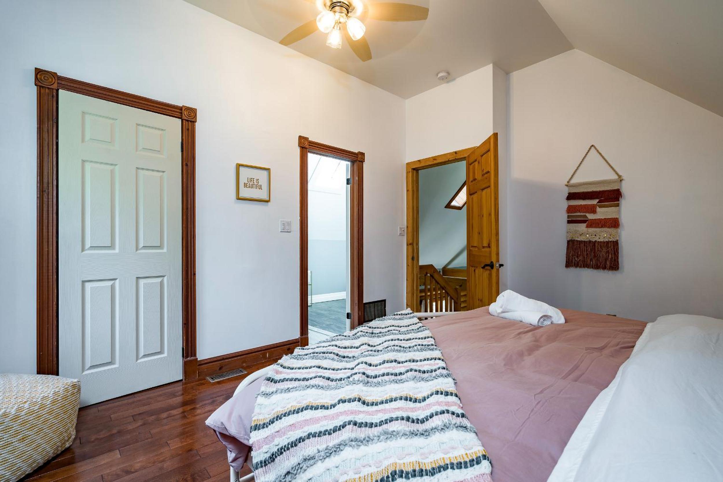 Cozy Cabin Inn