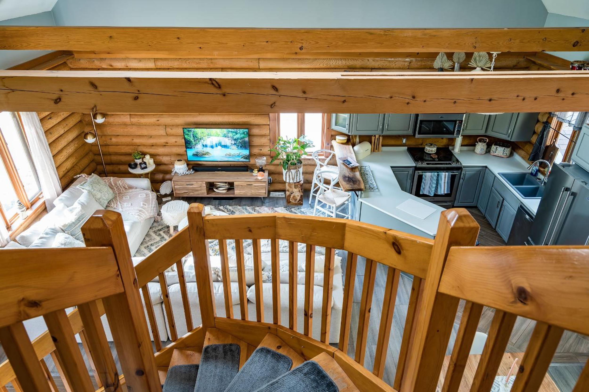 Cozy Cabin Inn