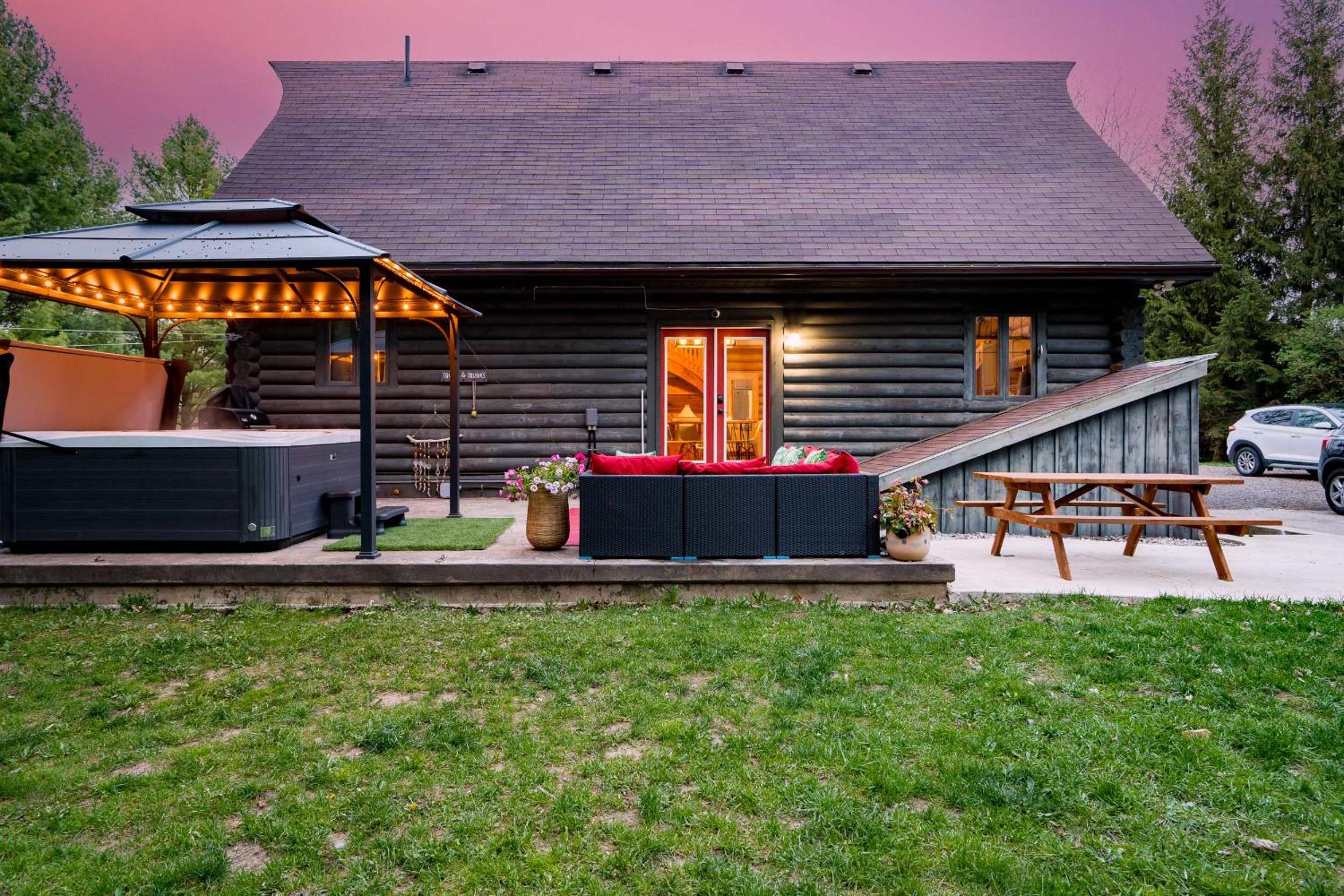 Cozy Cabin Inn