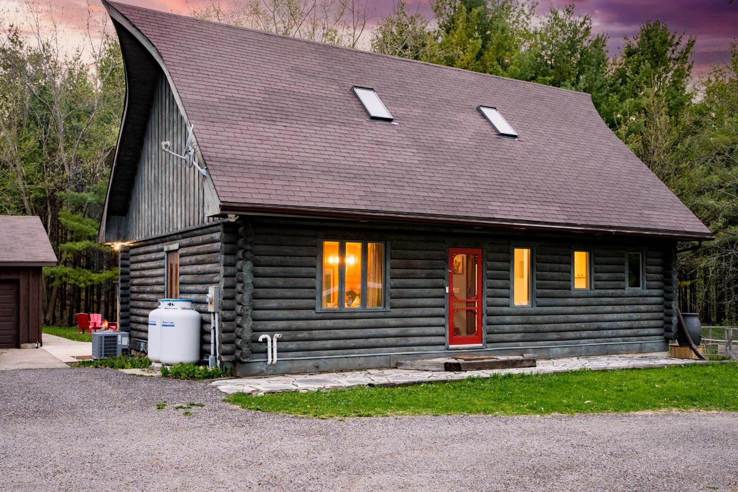 Cozy Cabin Inn