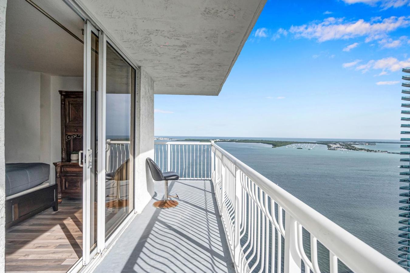 Hotel *LUXURIOUS HIGHRISE 2BRCONDO BRICKELL- WATERVIEWS* - Image 1