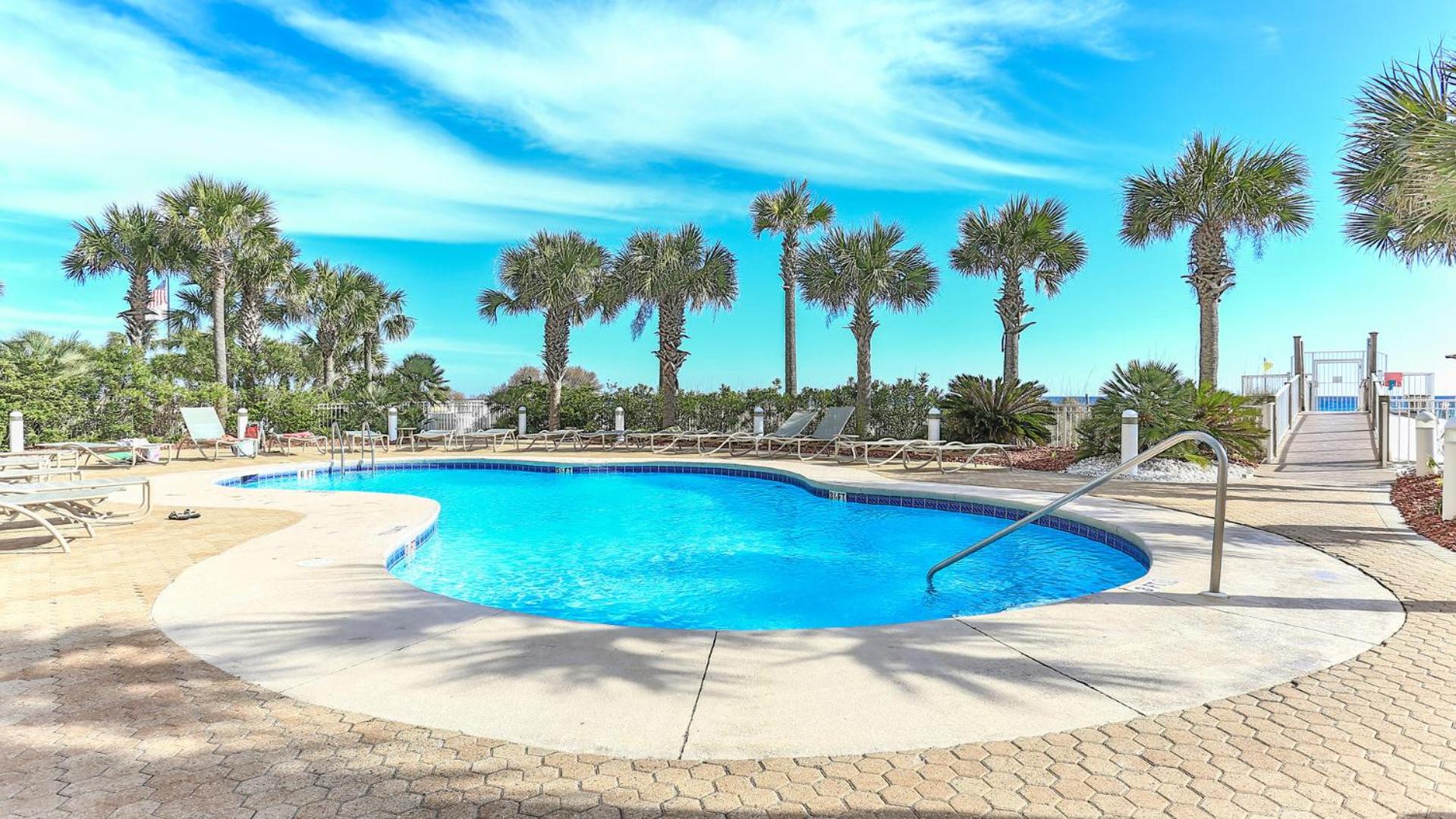 Destin Towers 142 - 2 Bedroom Beach Front Condo in the Heart of Destin with Amazing Views! view 5
