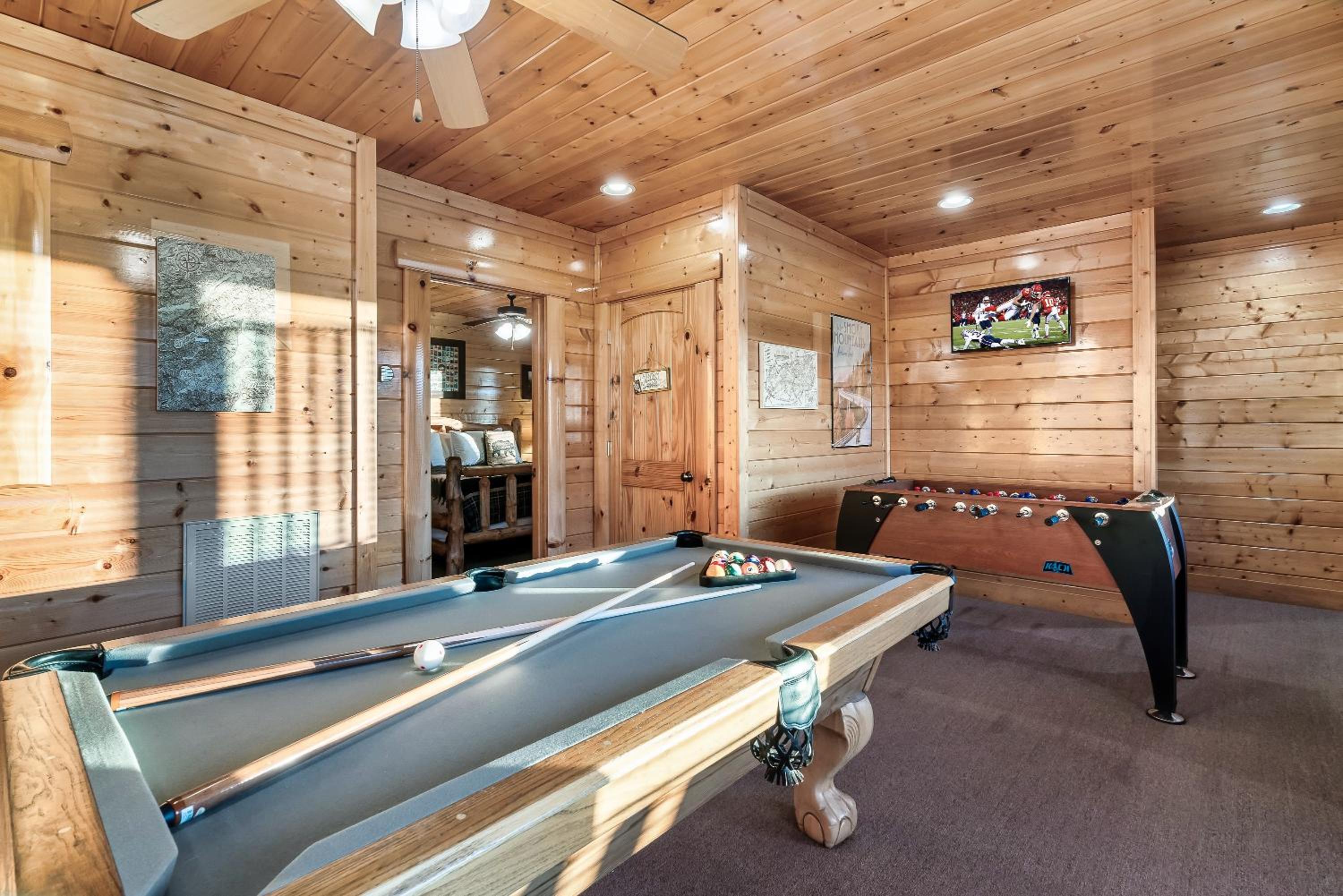 Epic Mountain Views, Hot Tub, Game Room, Sleeps 10 view 2
