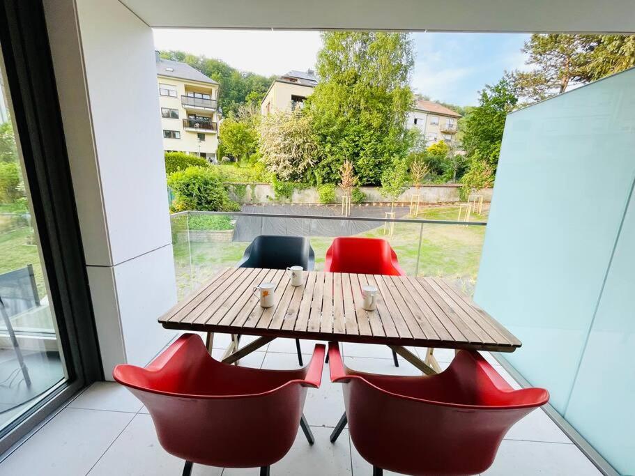 Luxury Green Flat in Center view 2