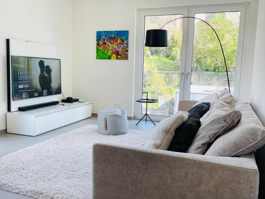 Luxury Green Flat in Center view 4