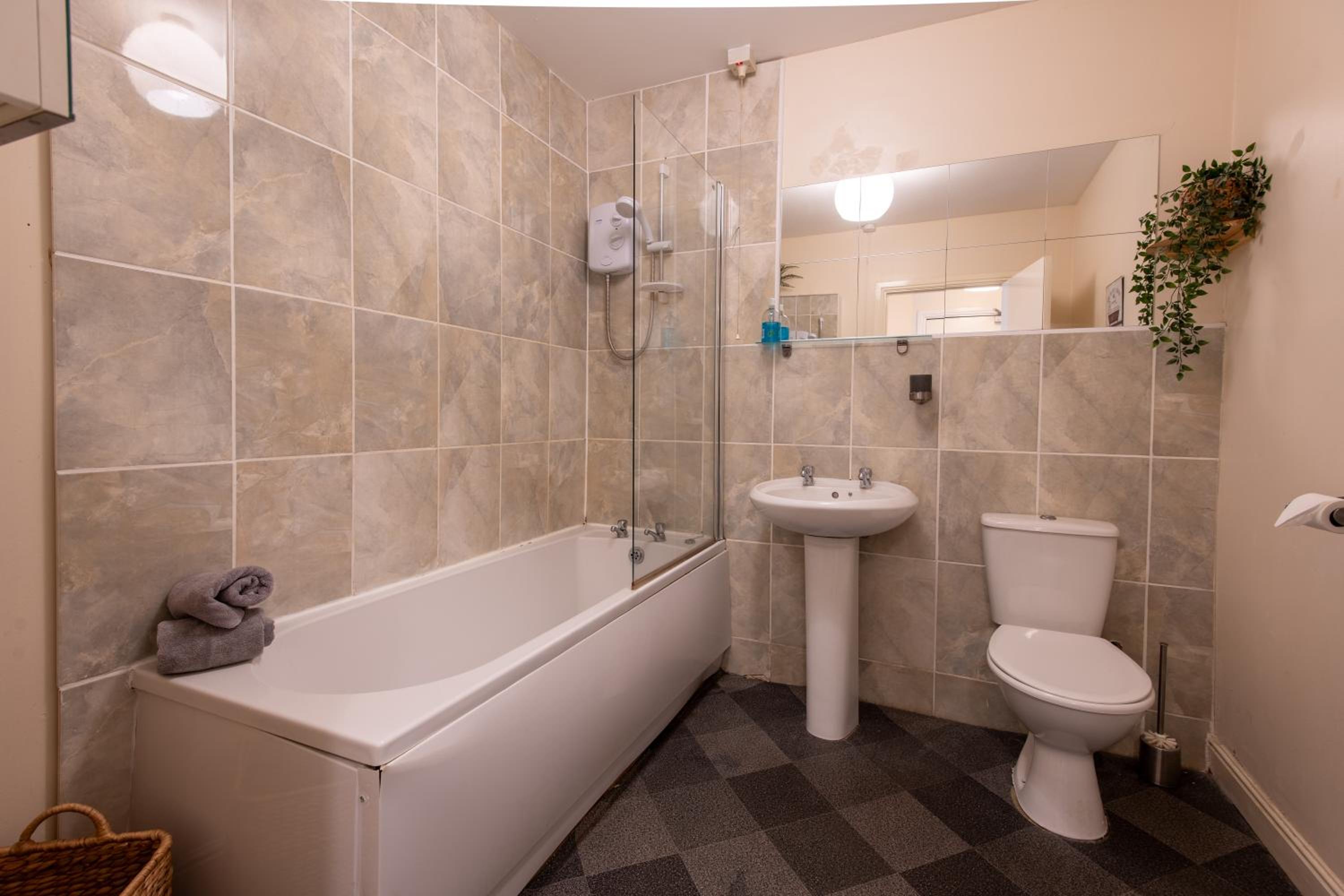 13 Victoria Road Apartment view 3