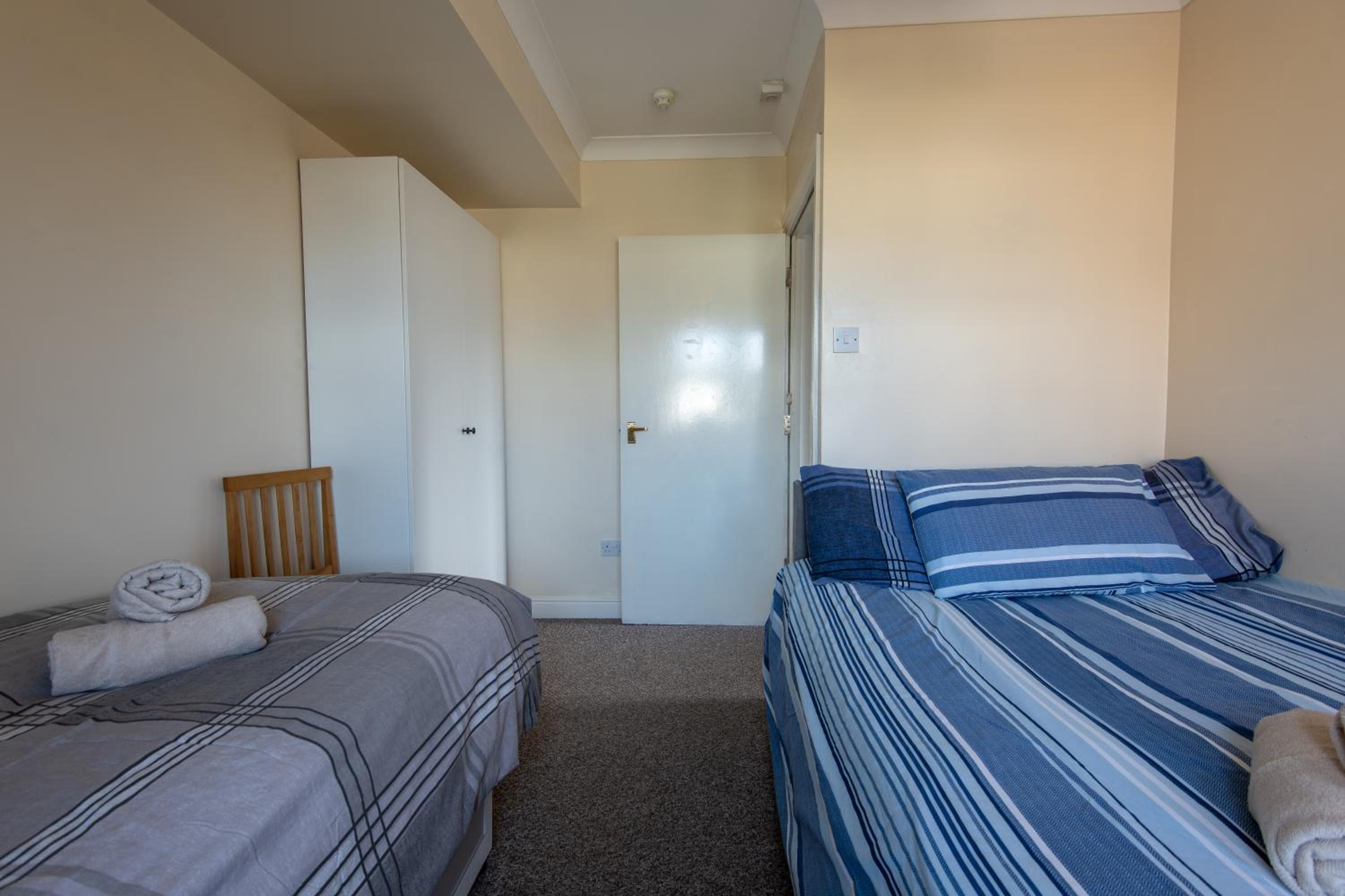 13 Victoria Road Apartment view 5