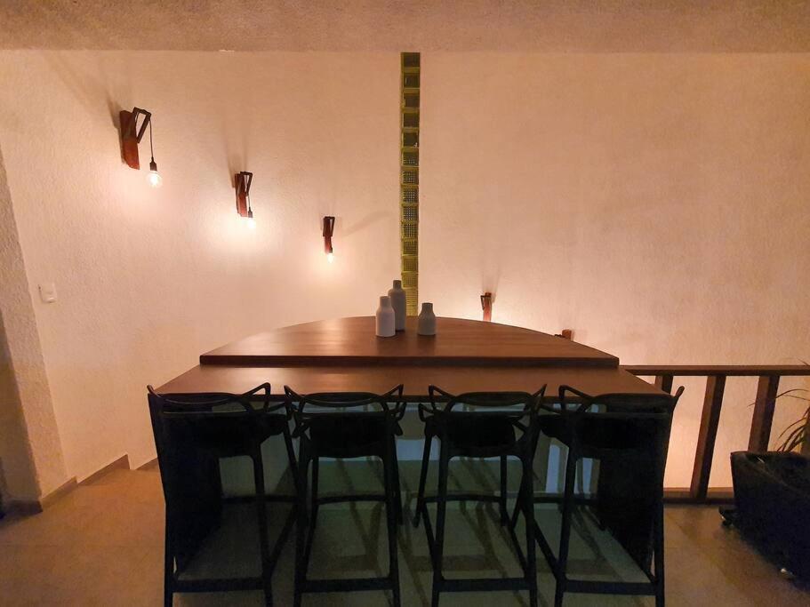 bar & lounge