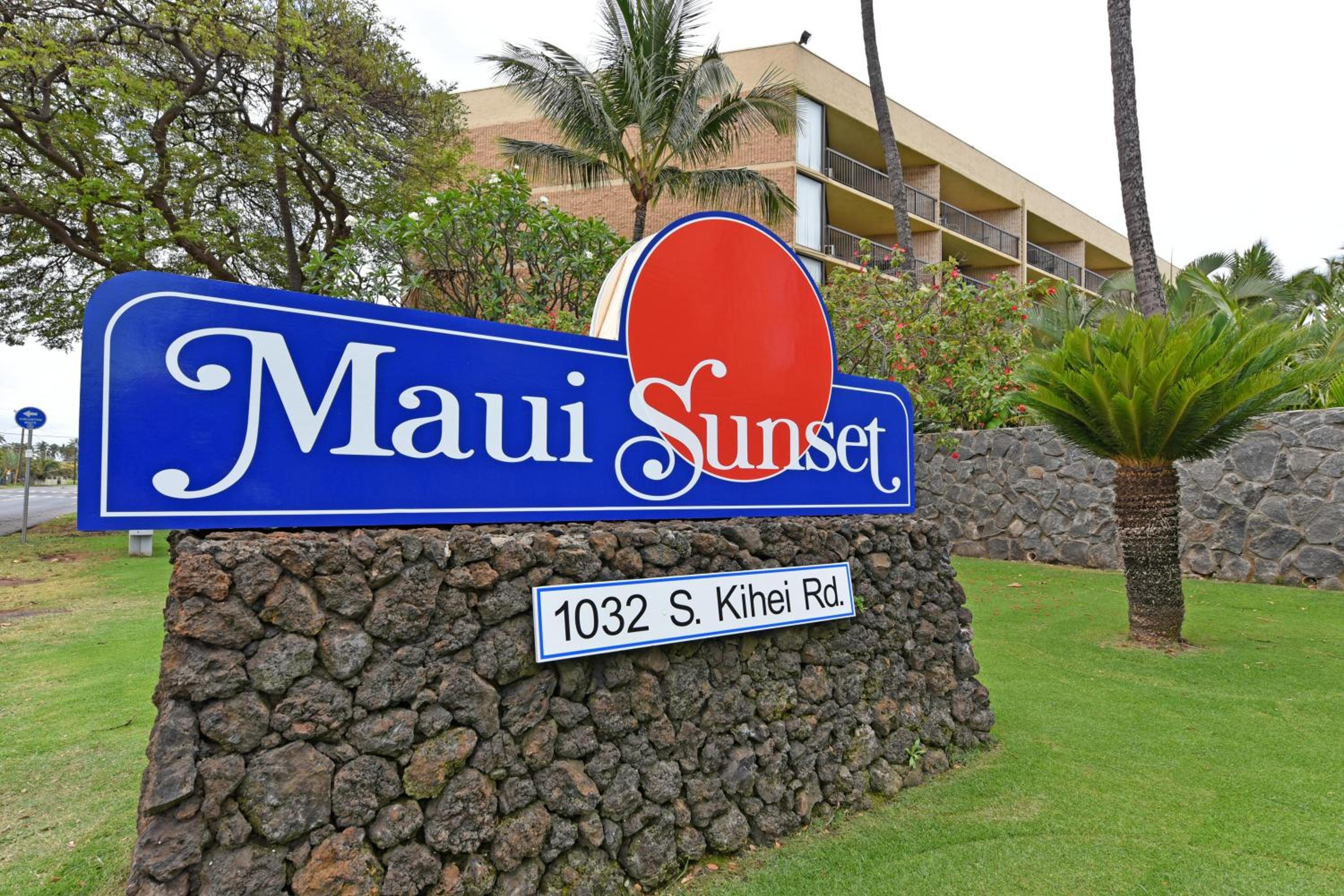 Maui Sunset B402 · MSNB402 OceanFront 1Bedroom Getaway w Pool