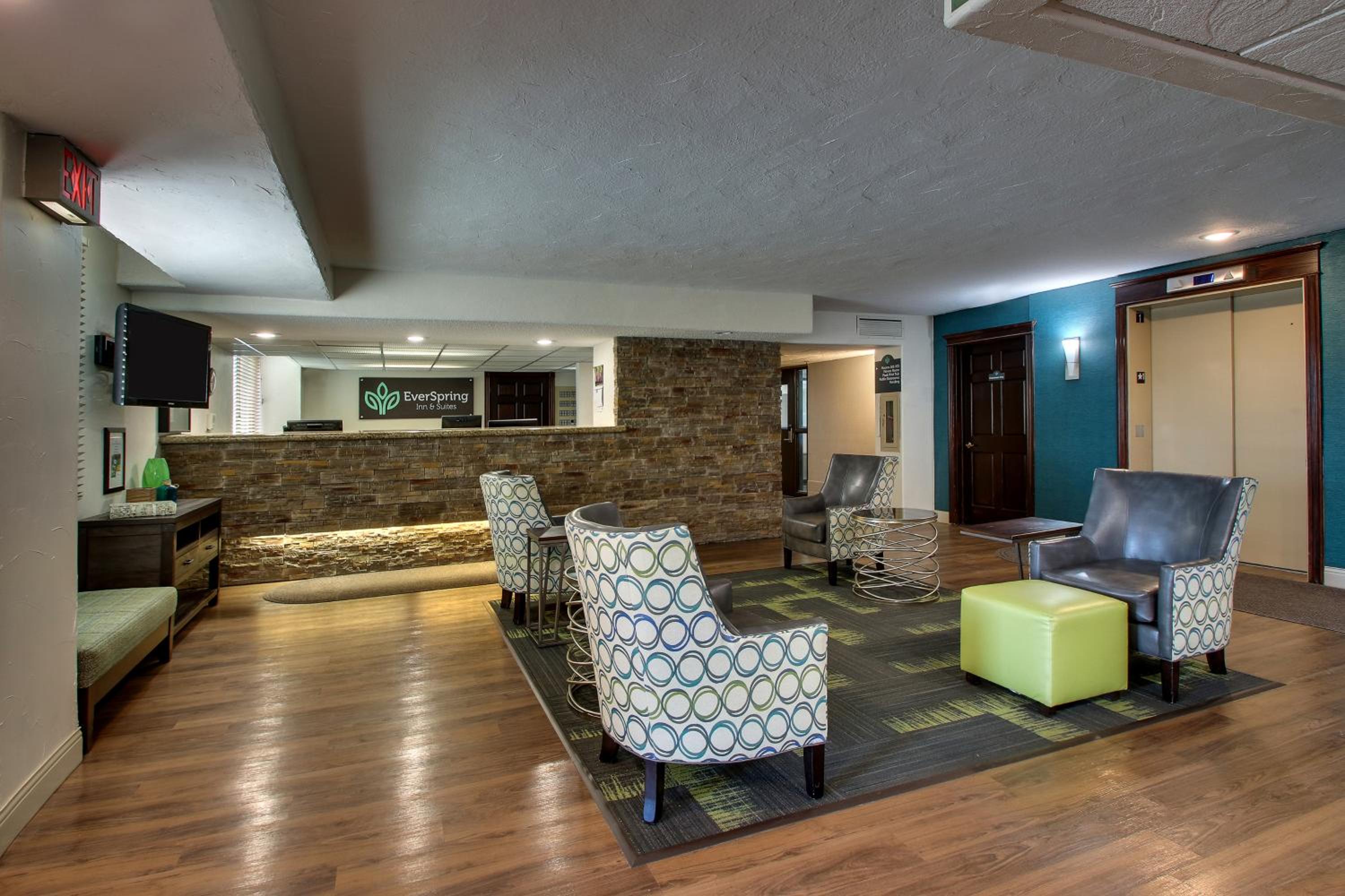 Bismarck Vacations - EverSpring Inn - Property Image 20