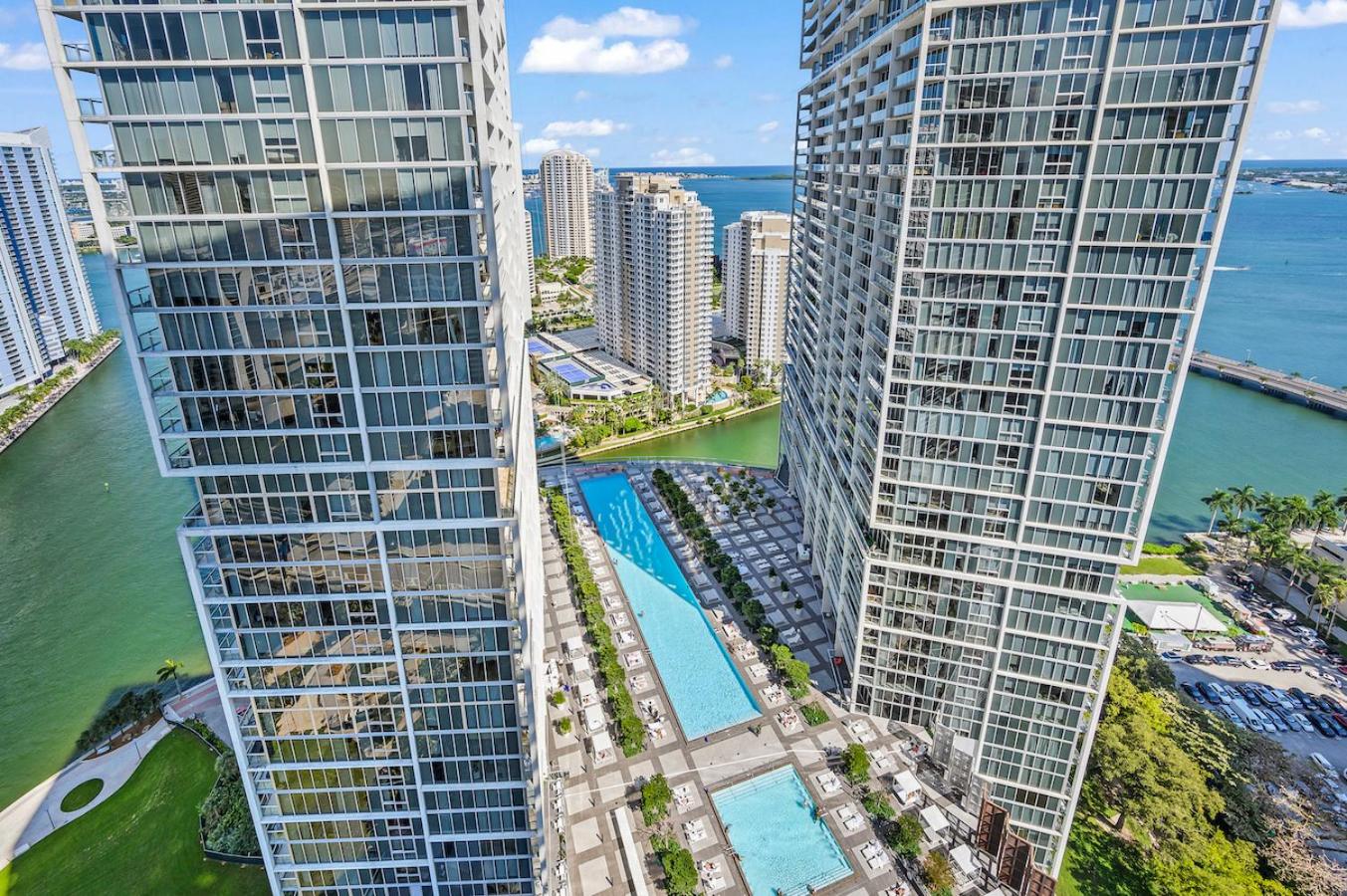 Hotel *ICONIC W ICON CONDO/ POOL&WATERVIEWS*FREESPA* - Image 1