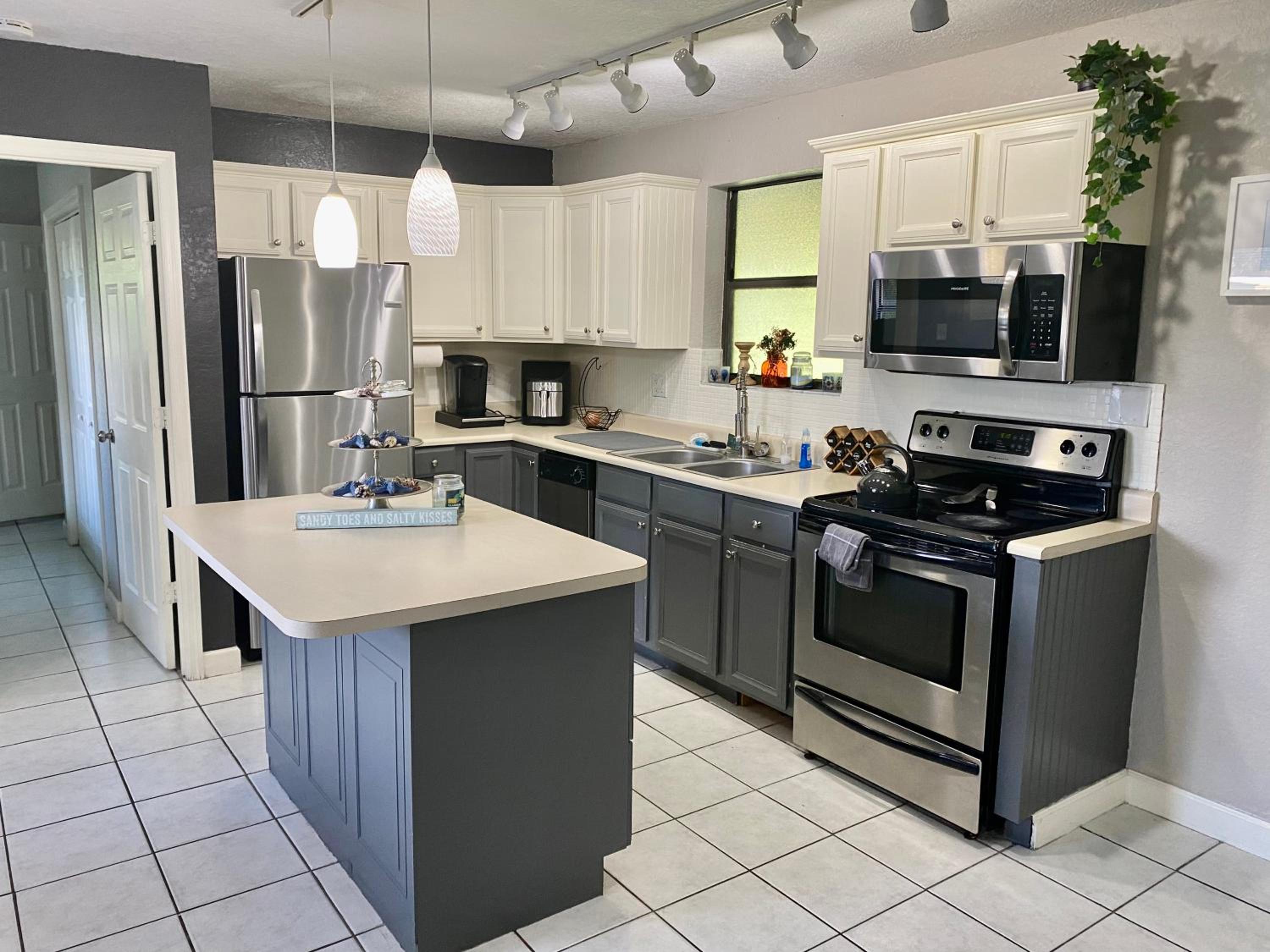 Sunshine Acre 2B 2B King Master Suite, BIG Yard 3