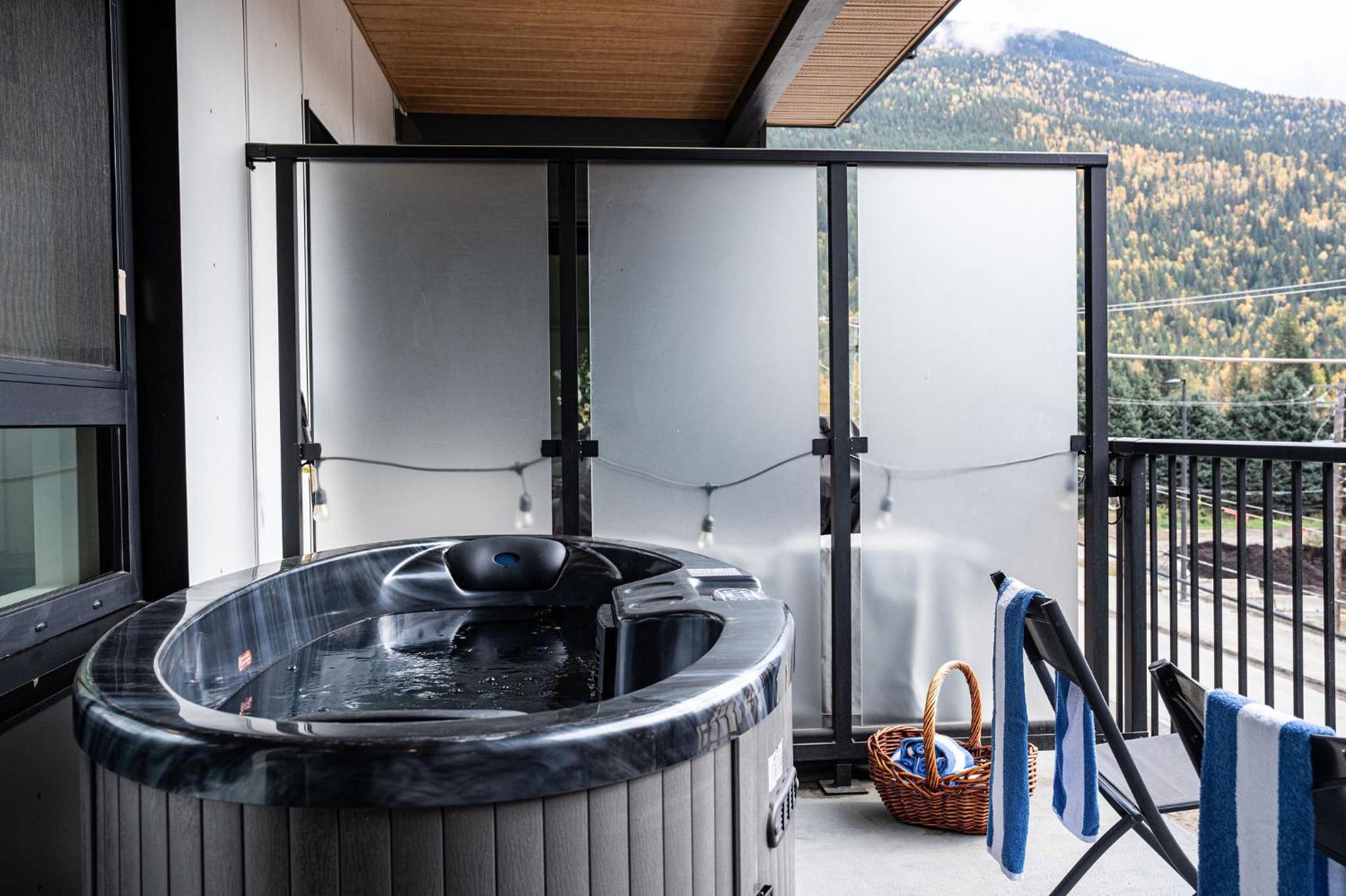 Wildflower Retreat by Revelstoke Vacations