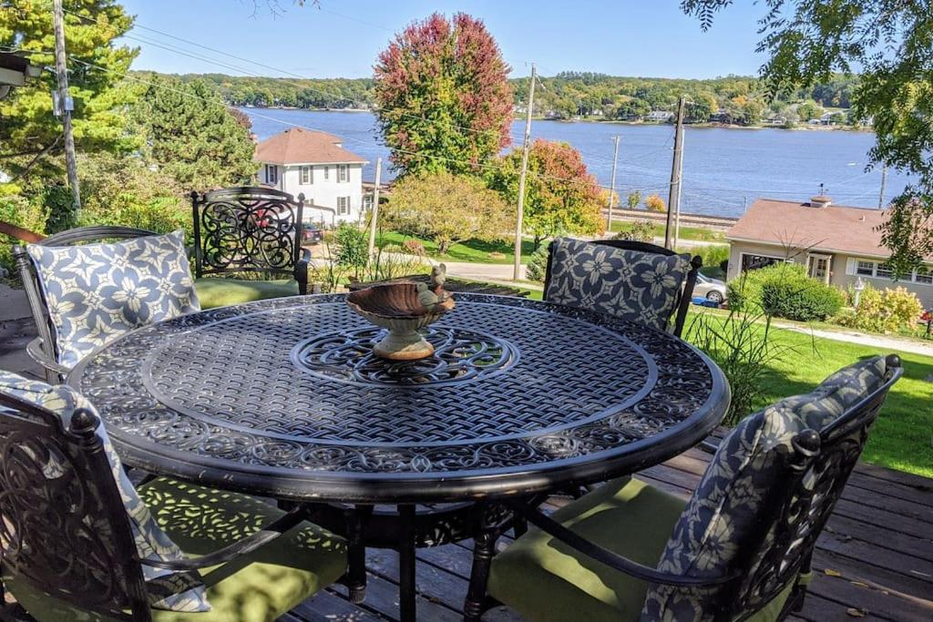 Cottage on the Mississippi Venue and dog friendly view 2