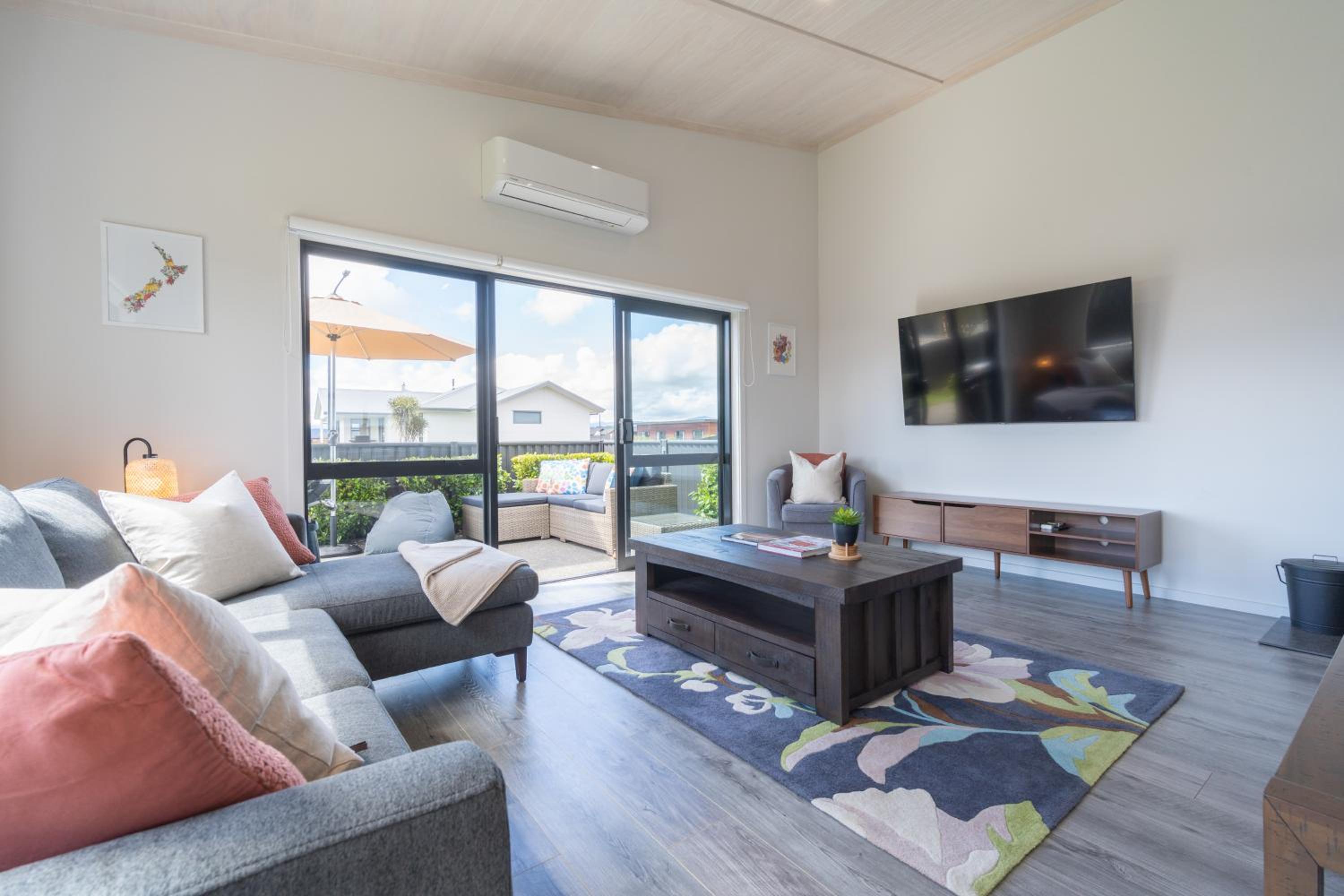 Pounamu Paradise - Te Anau Holiday Home view 4