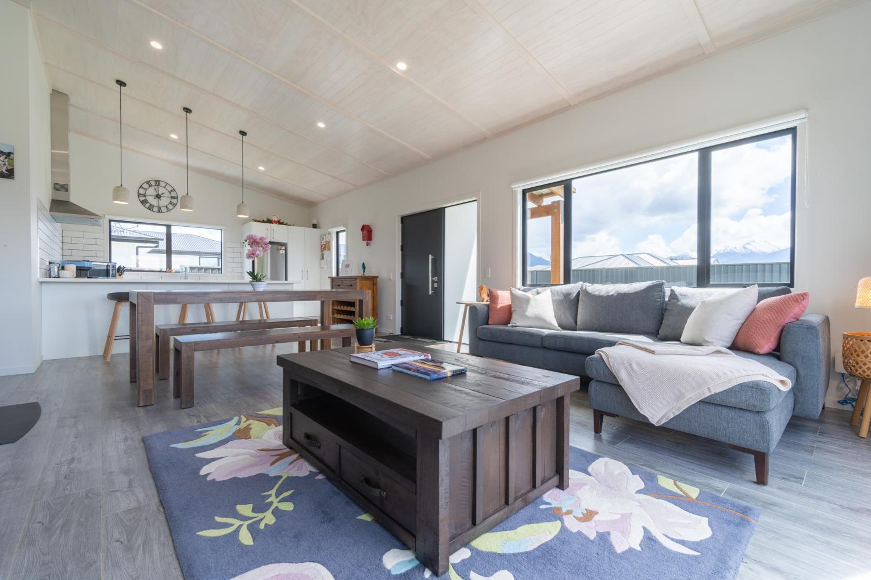 Pounamu Paradise - Te Anau Holiday Home view 5