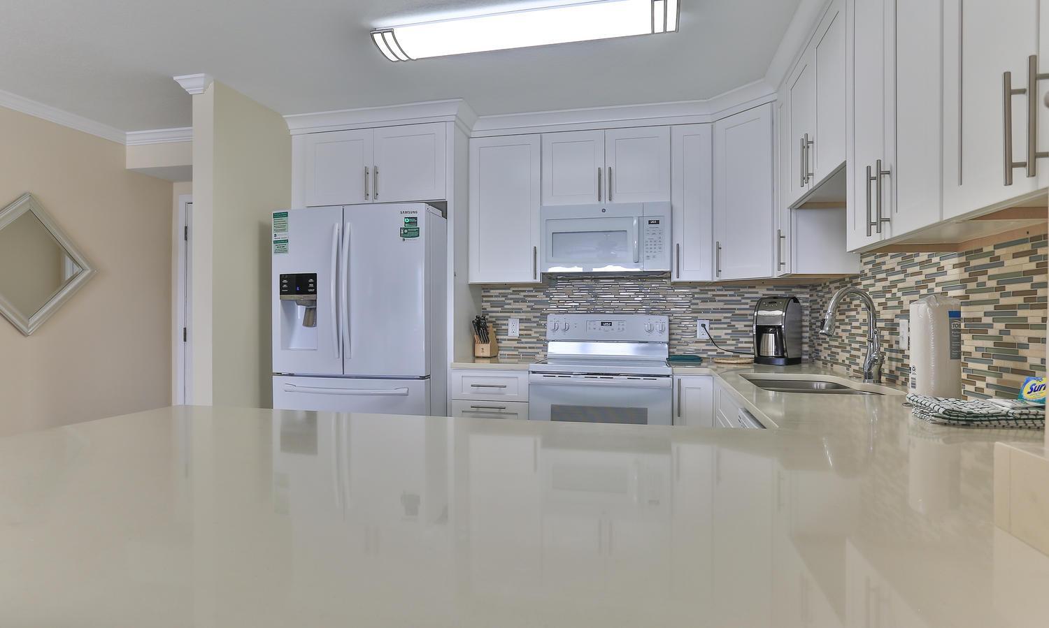 Dolphin Point 402C - 2BR Updated Condo with Harbor and Gulf Views view 5