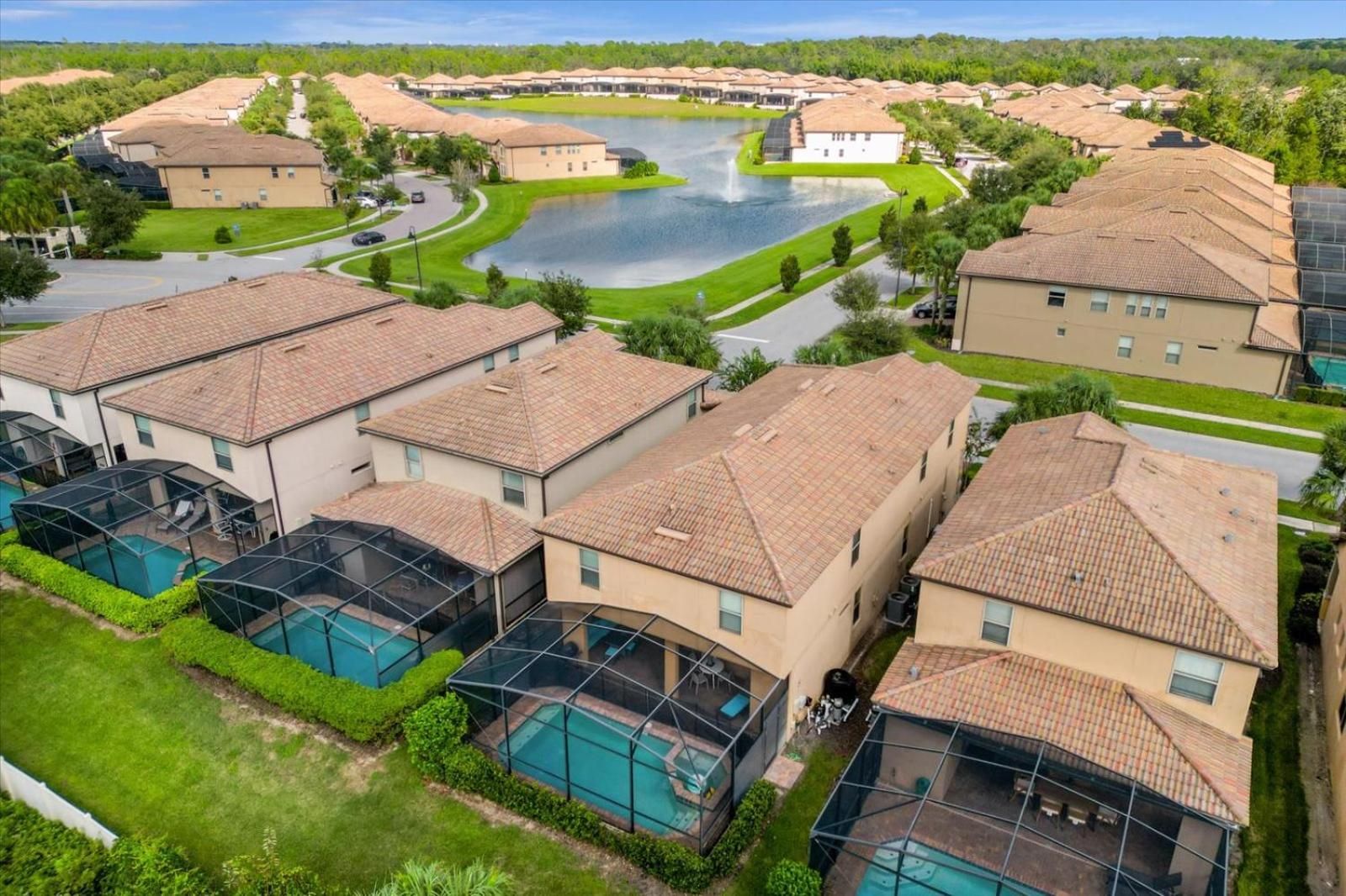 DISNEY VILLA Game rm, free heated Pool, Spa, Lazy rvr, BBQ, themed bedrooms view 4