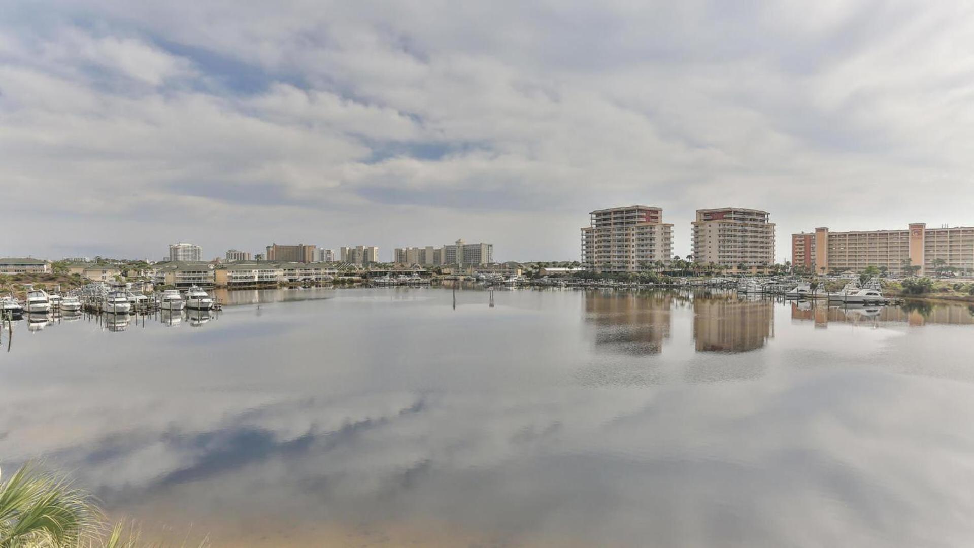 Dolphin Point 404B - 2BR on Holiday with Views of Harbor view 4