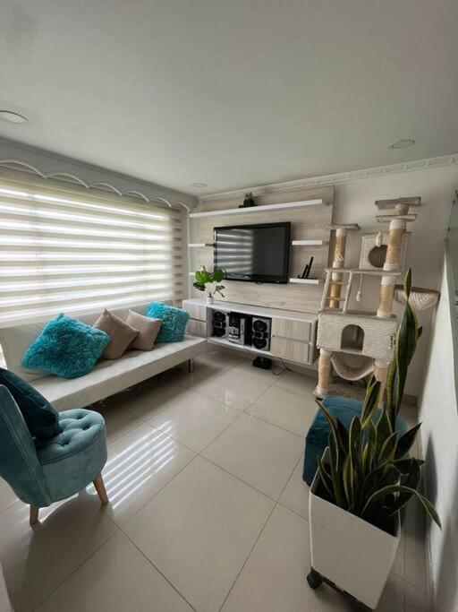 En Bogotá, Hermosa Casa Villa Encanto a 5 minutos del aeropuerto