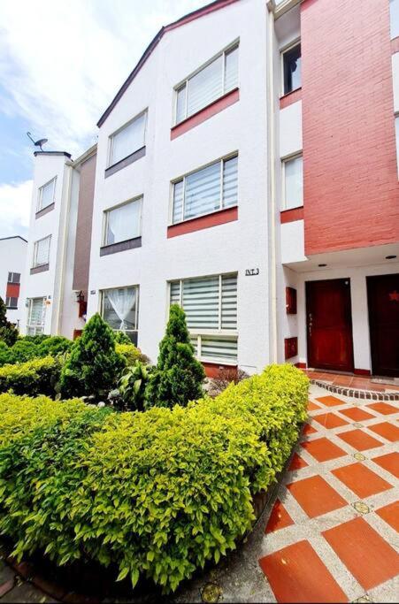 En Bogotá, Hermosa Casa Villa Encanto a 5 minutos del aeropuerto