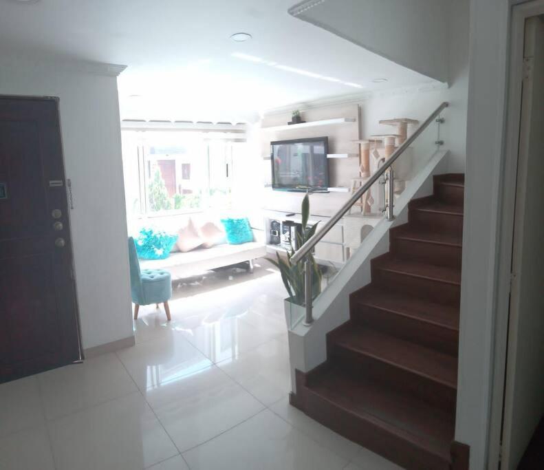En Bogotá, Hermosa Casa Villa Encanto a 5 minutos del aeropuerto