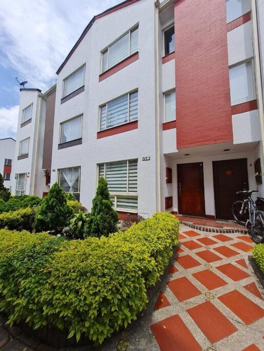 En Bogotá, Hermosa Casa Villa Encanto a 5 minutos del aeropuerto