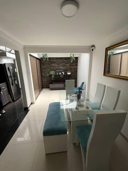 En Bogotá, Hermosa Casa Villa Encanto a 5 minutos del aeropuerto