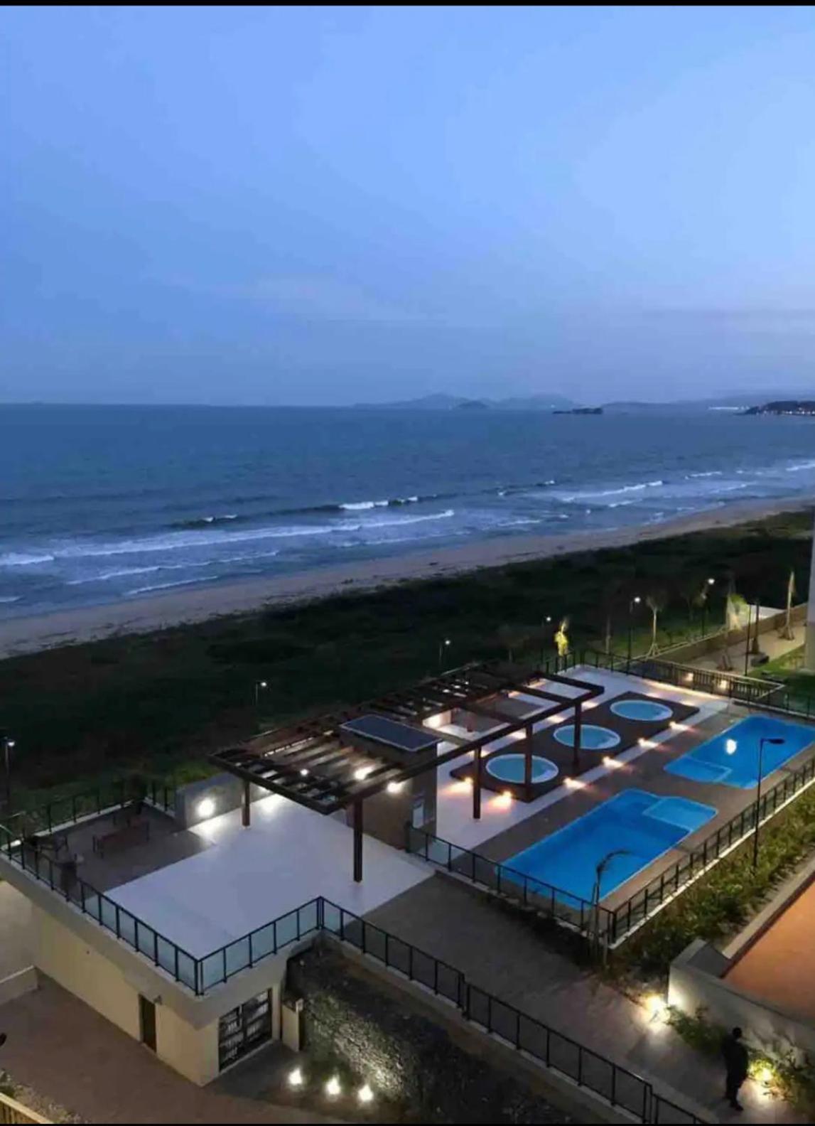 Resort Apto Frente Mar