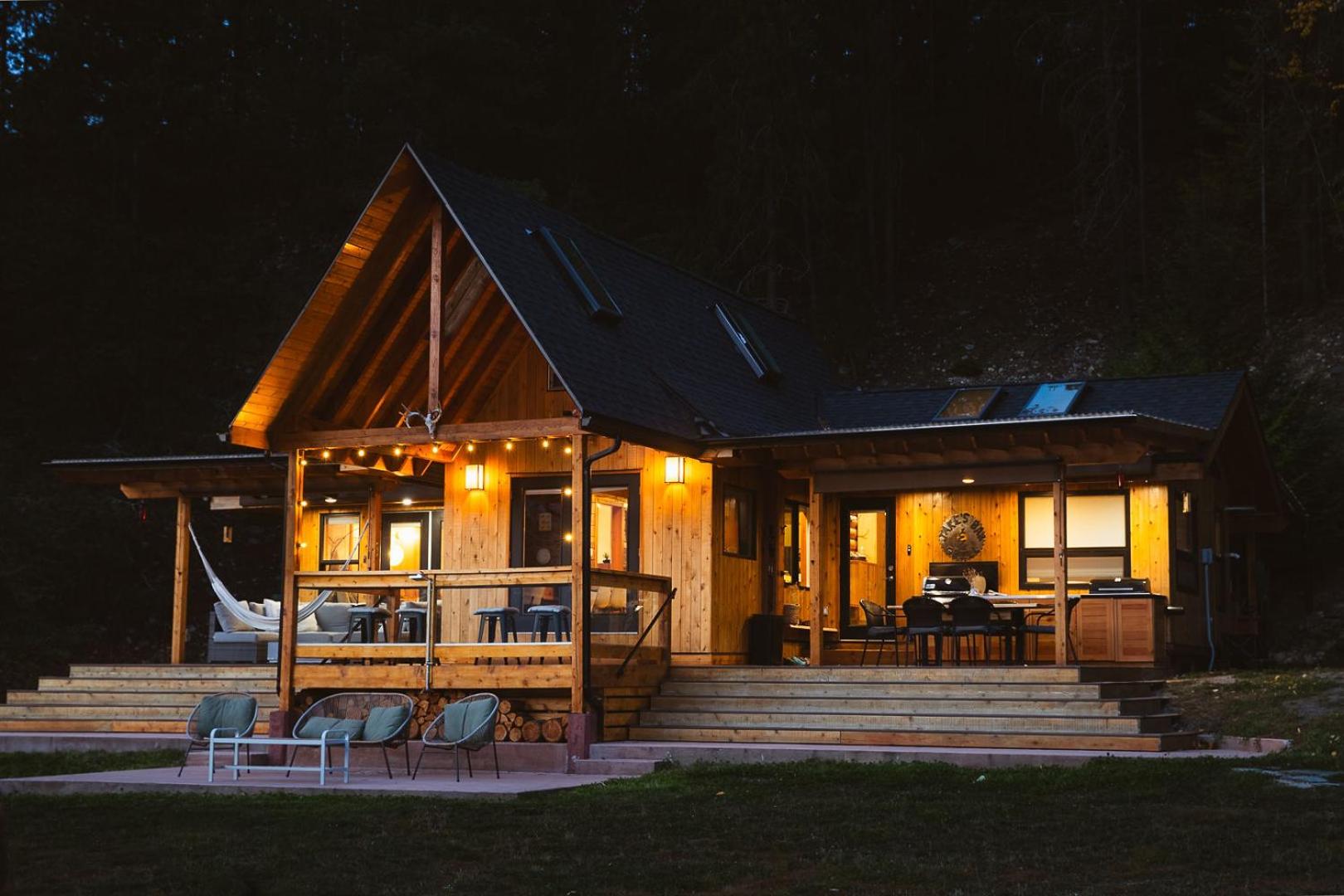 The Kootenay Lake House - A Private Luxury Retreat