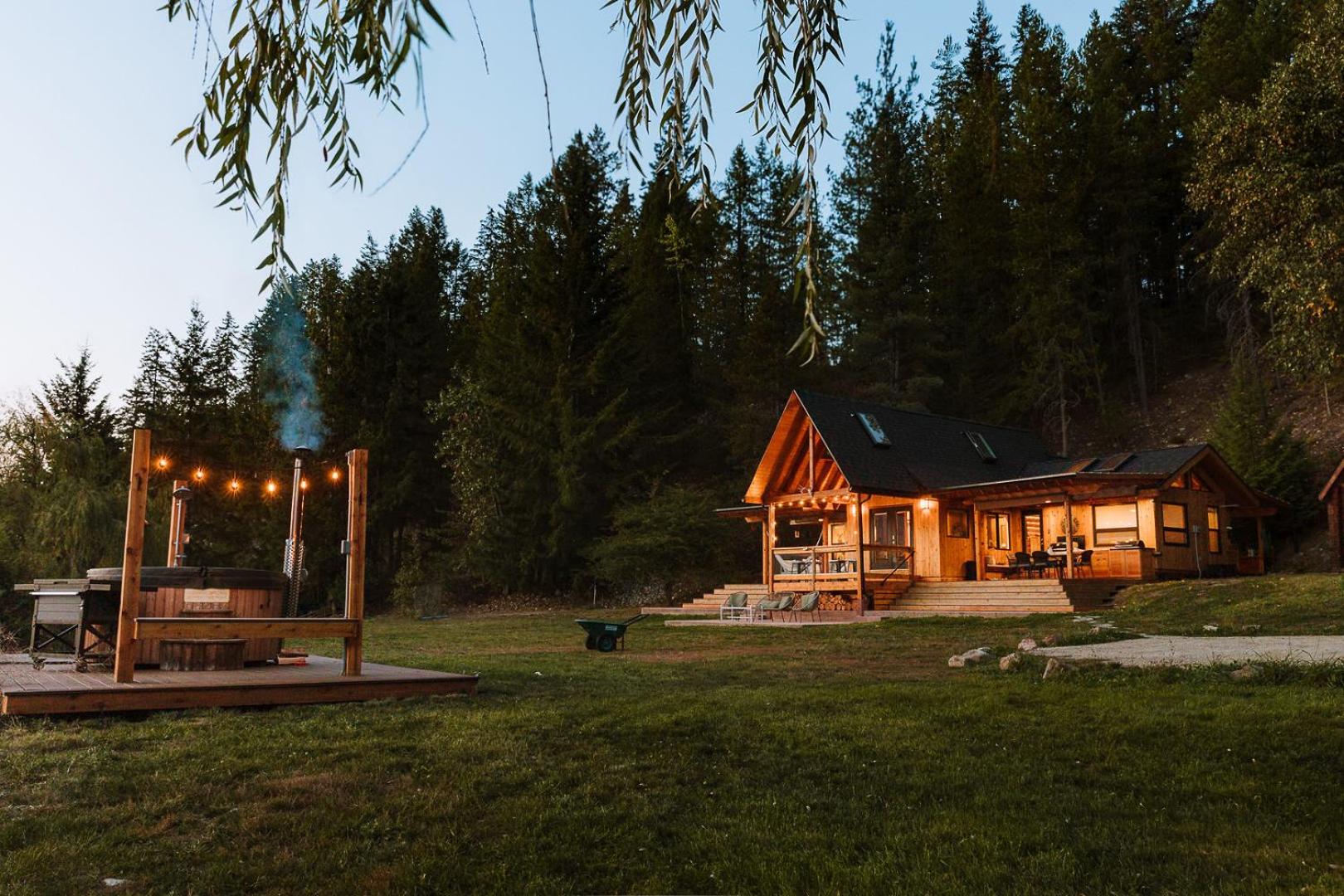 The Kootenay Lake House - A Private Luxury Retreat