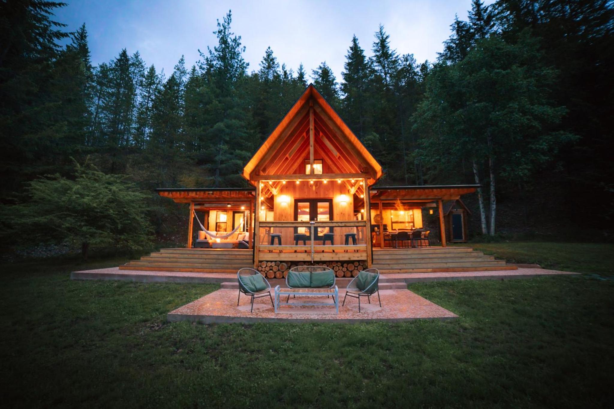The Kootenay Lake House - A Private Luxury Retreat