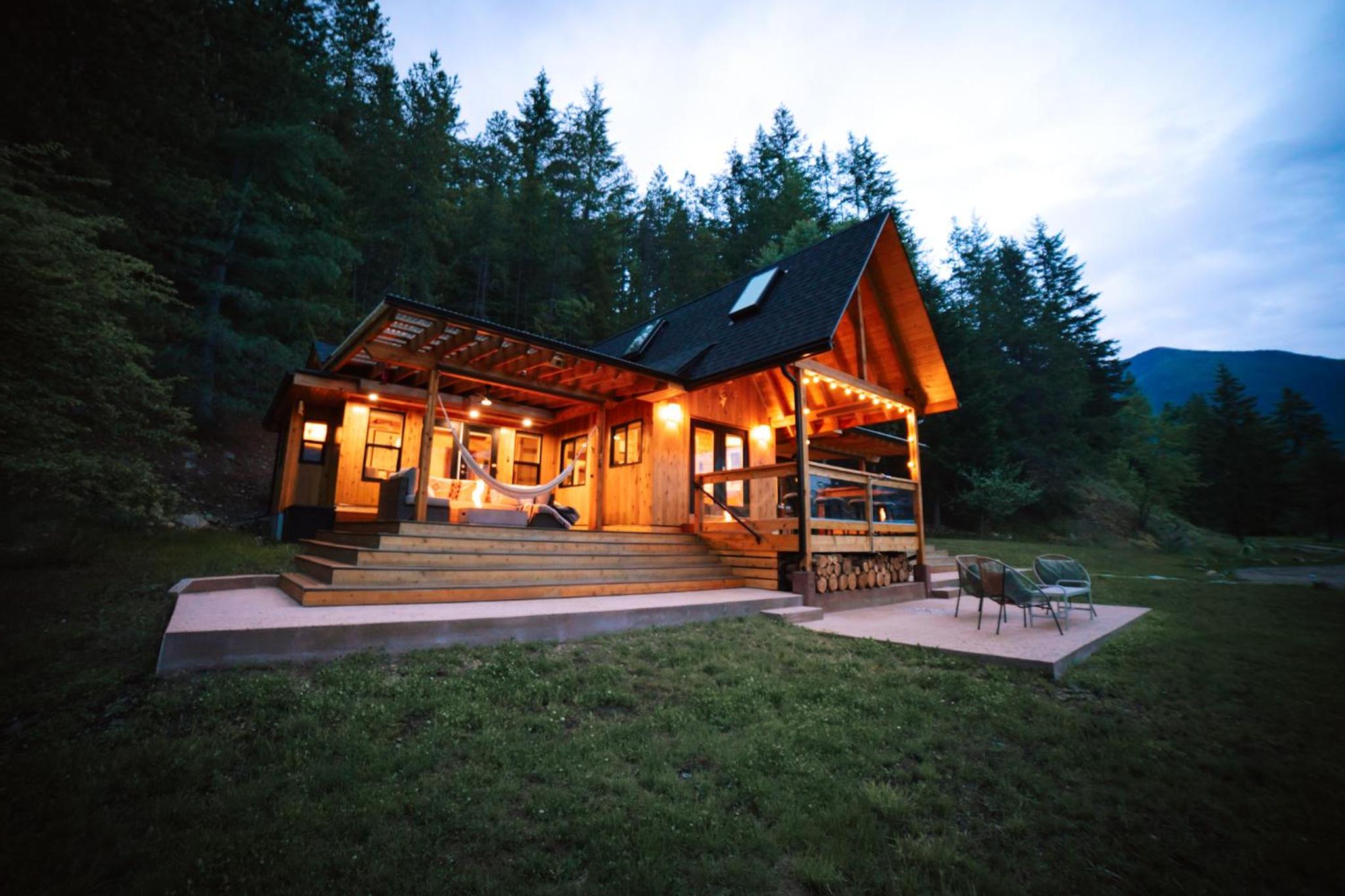 The Kootenay Lake House - A Private Luxury Retreat