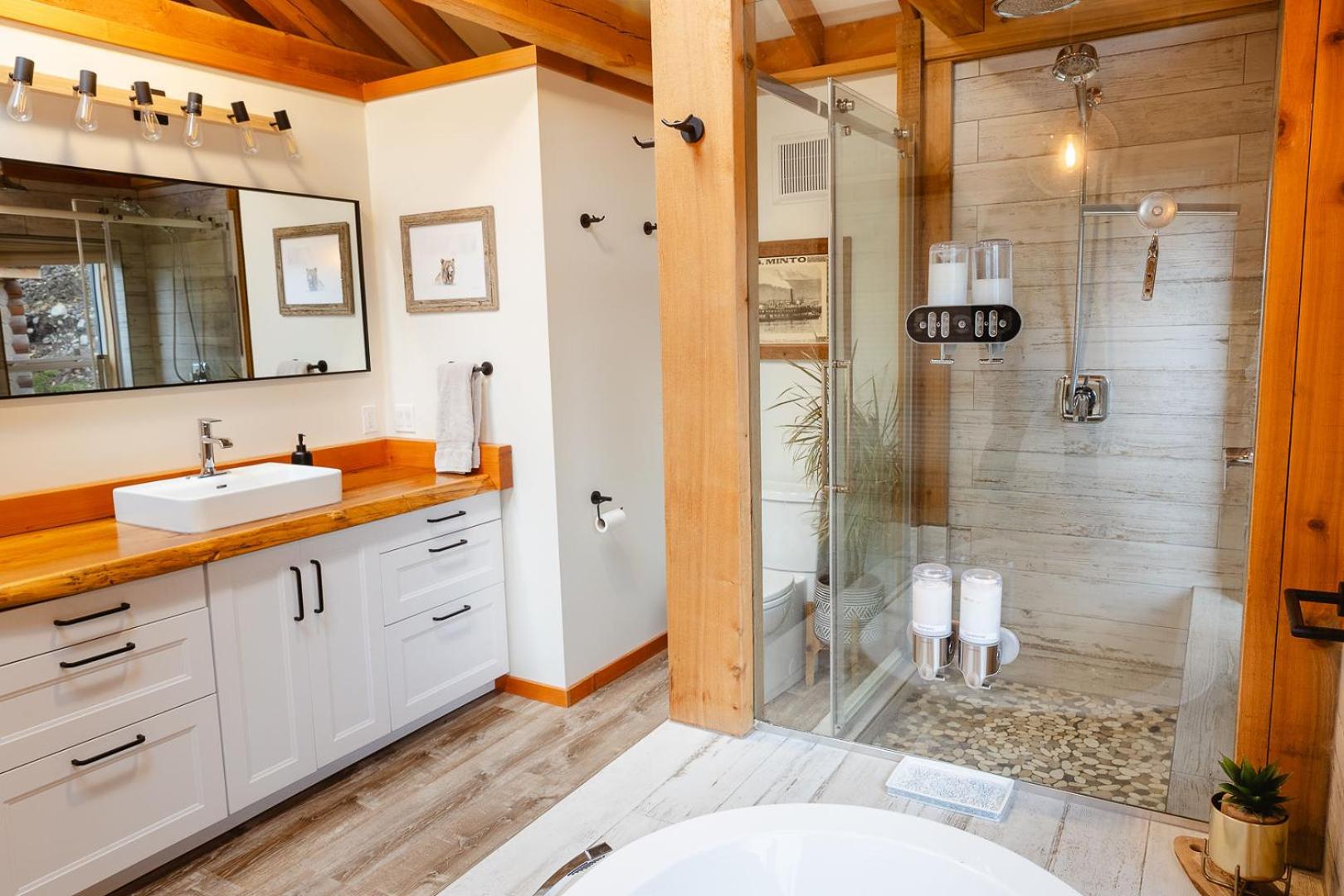 The Kootenay Lake House - A Private Luxury Retreat