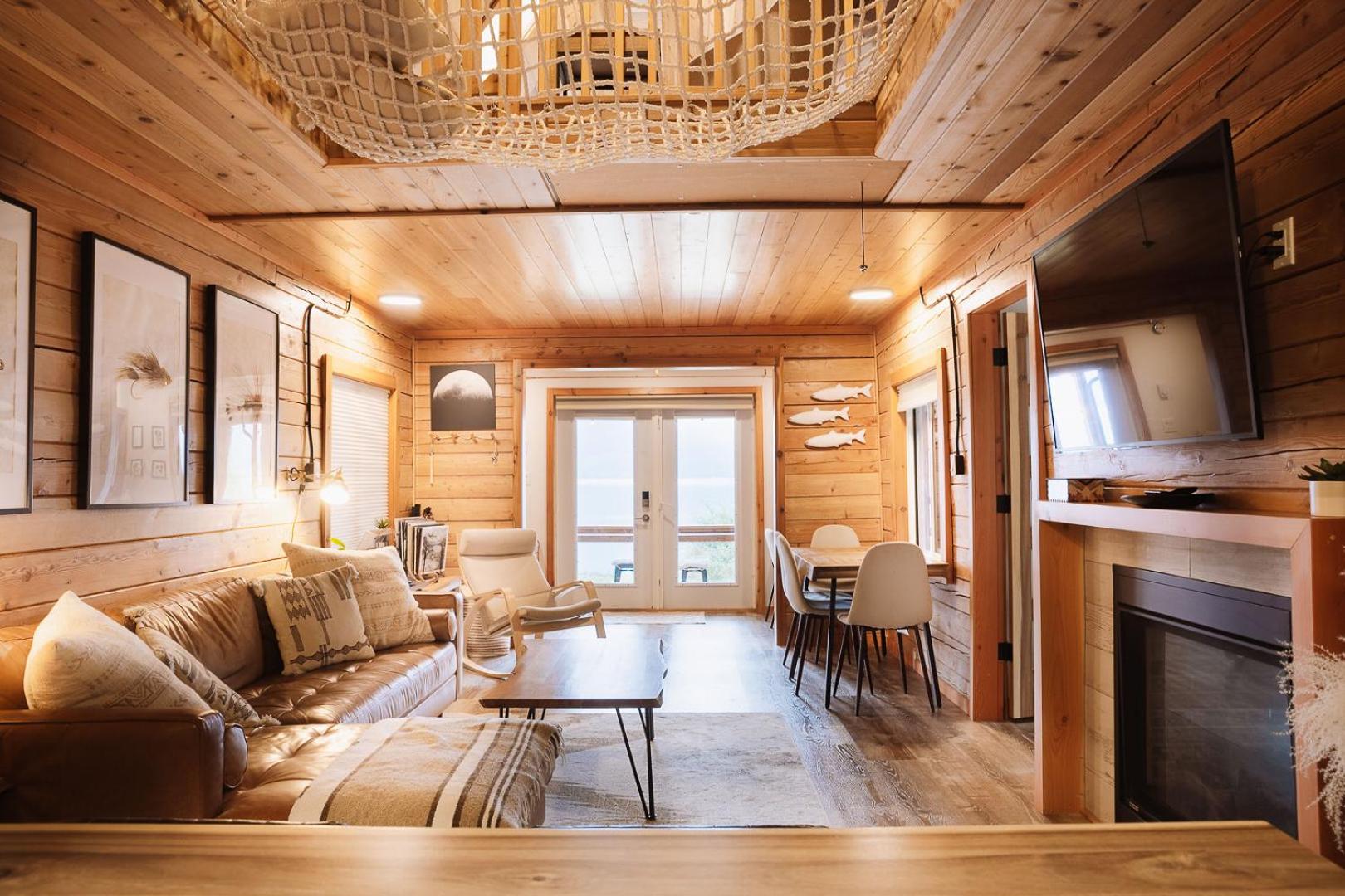 The Kootenay Lake House - A Private Luxury Retreat