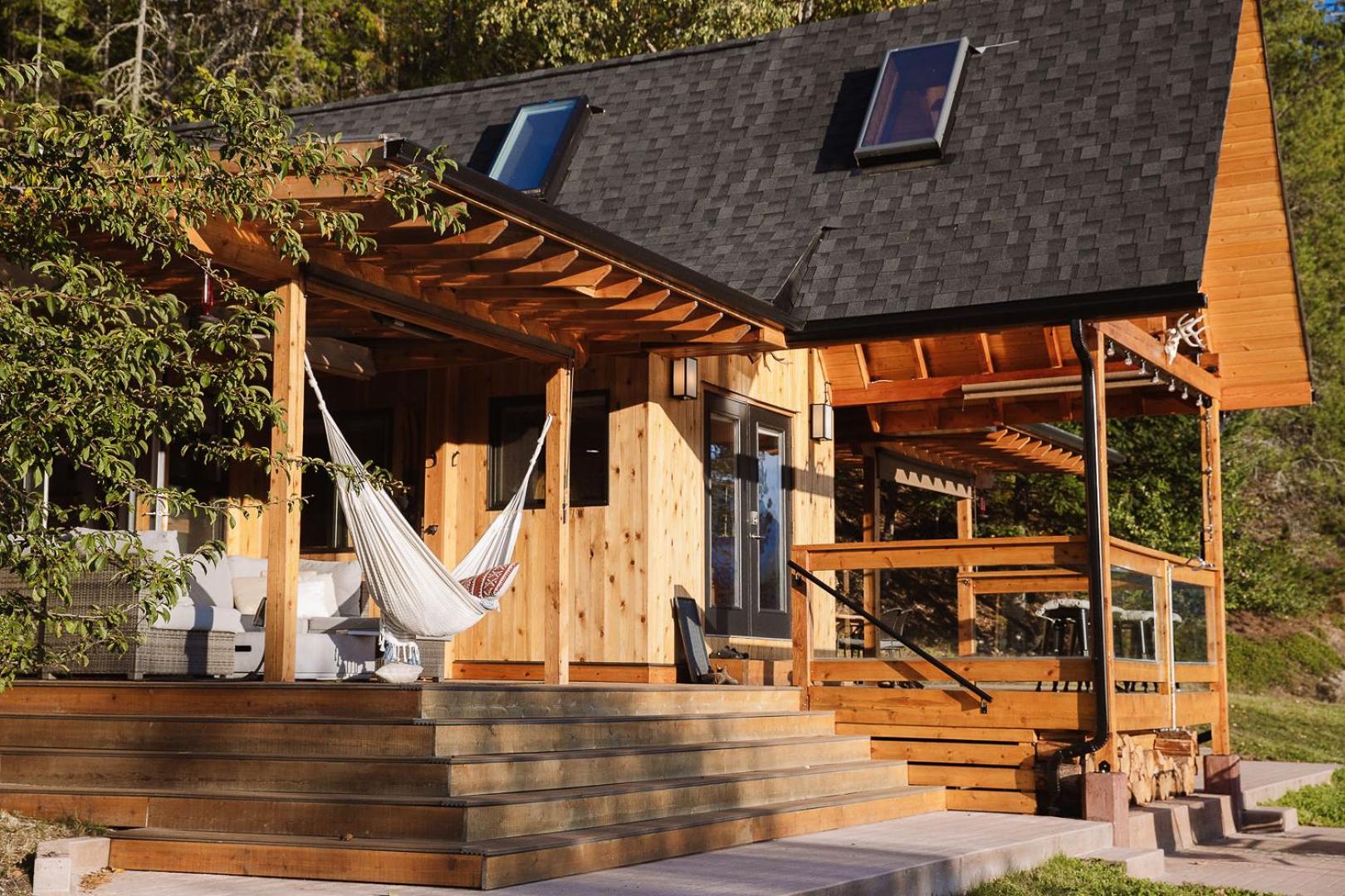 The Kootenay Lake House - A Private Luxury Retreat