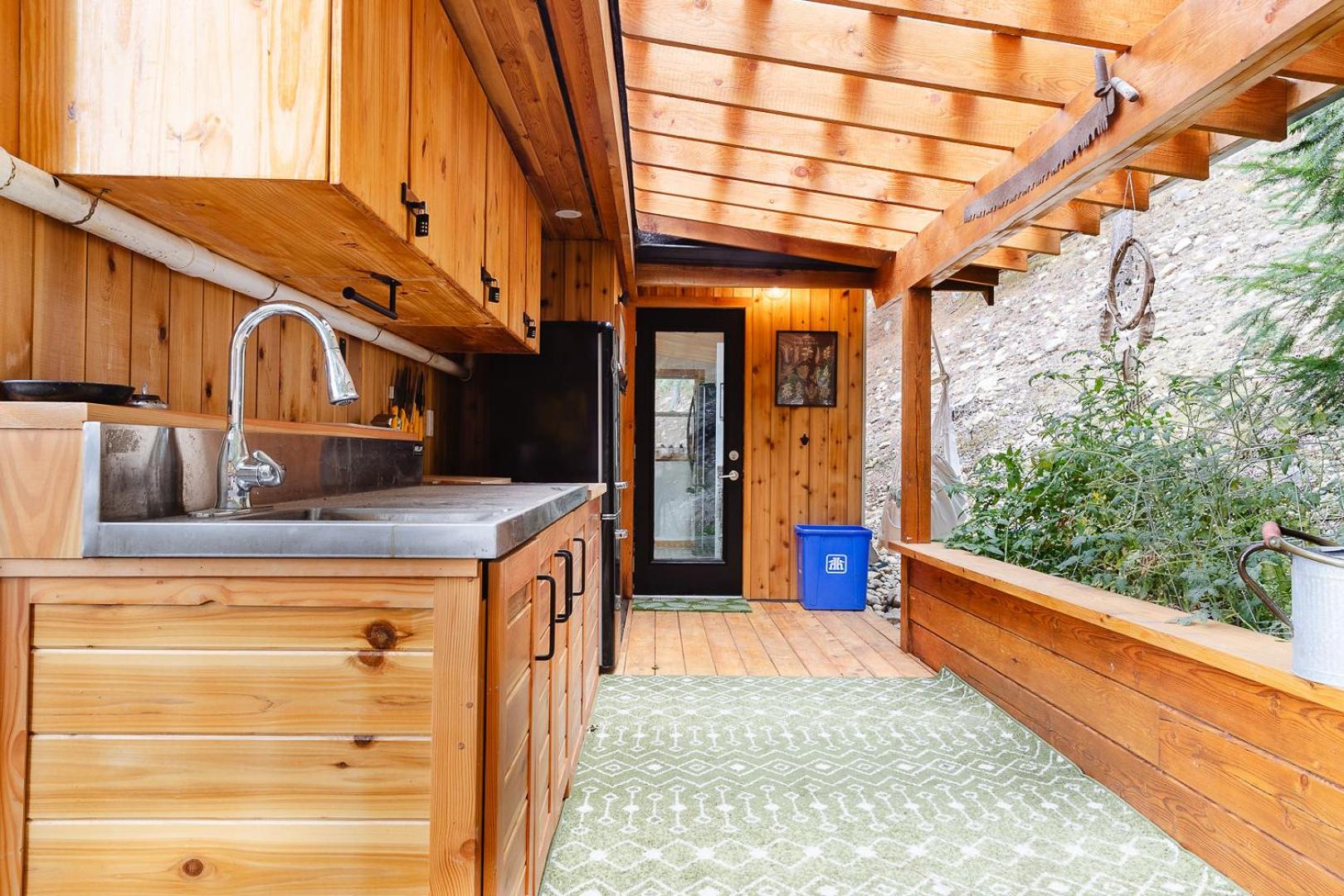 The Kootenay Lake House - A Private Luxury Retreat