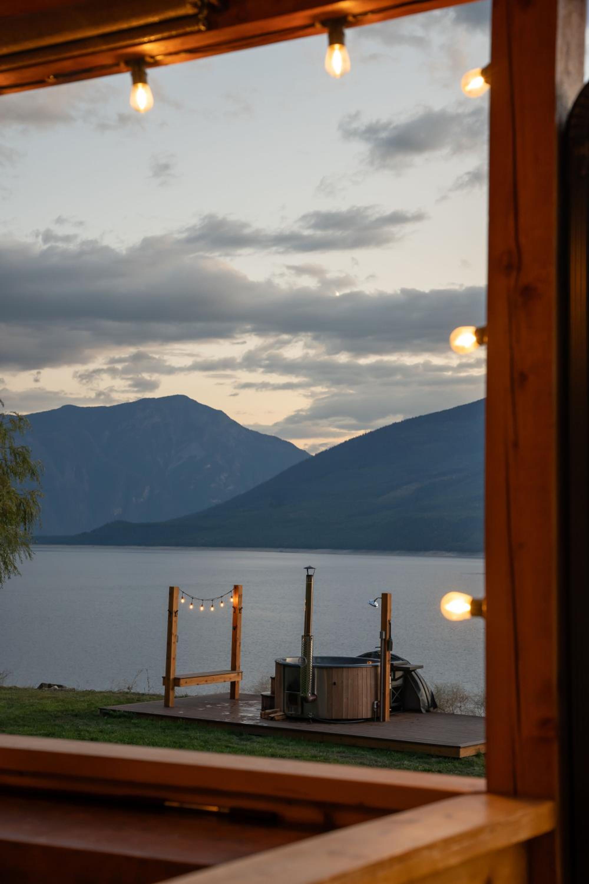 The Kootenay Lake House - A Private Luxury Retreat