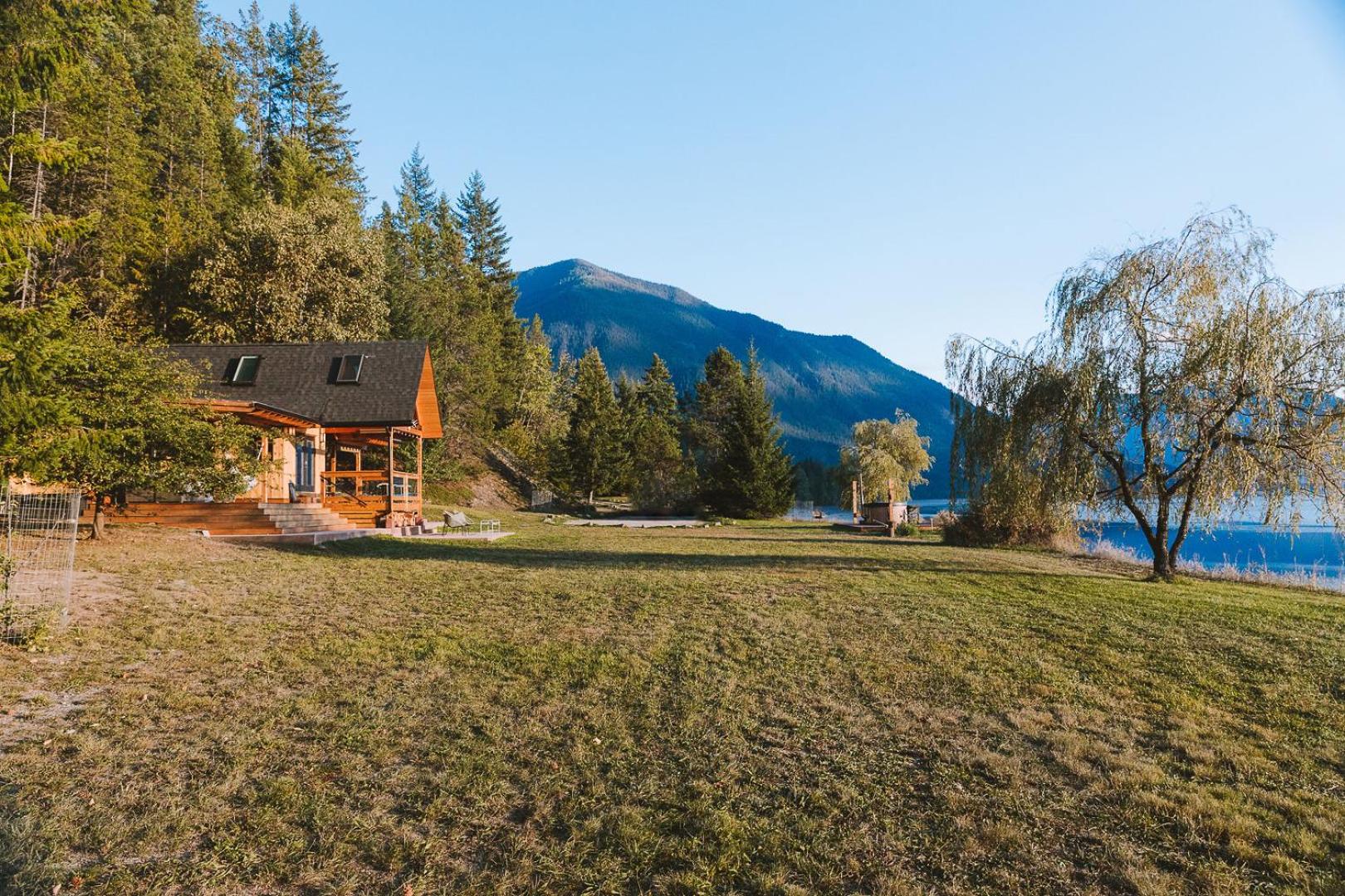 The Kootenay Lake House - A Private Luxury Retreat