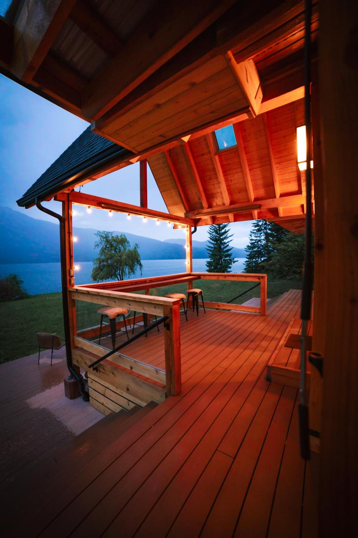 The Kootenay Lake House - A Private Luxury Retreat