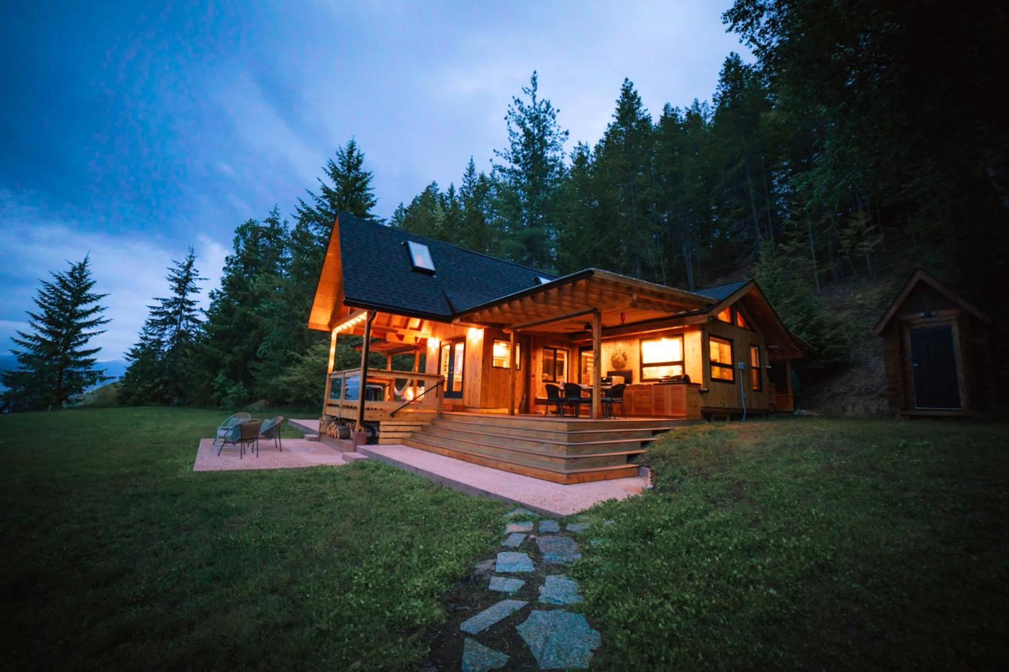 The Kootenay Lake House - A Private Luxury Retreat