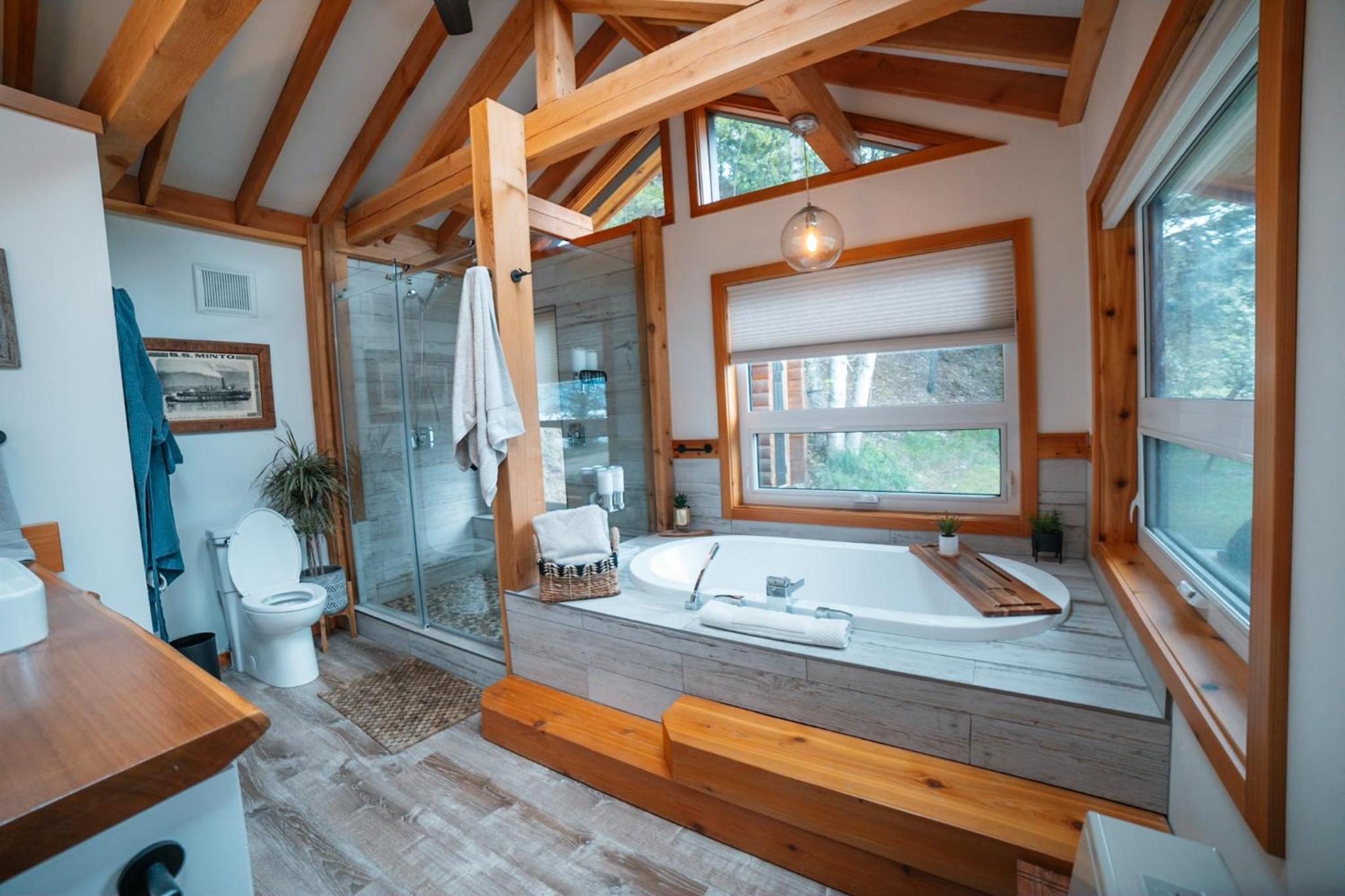 The Kootenay Lake House - A Private Luxury Retreat