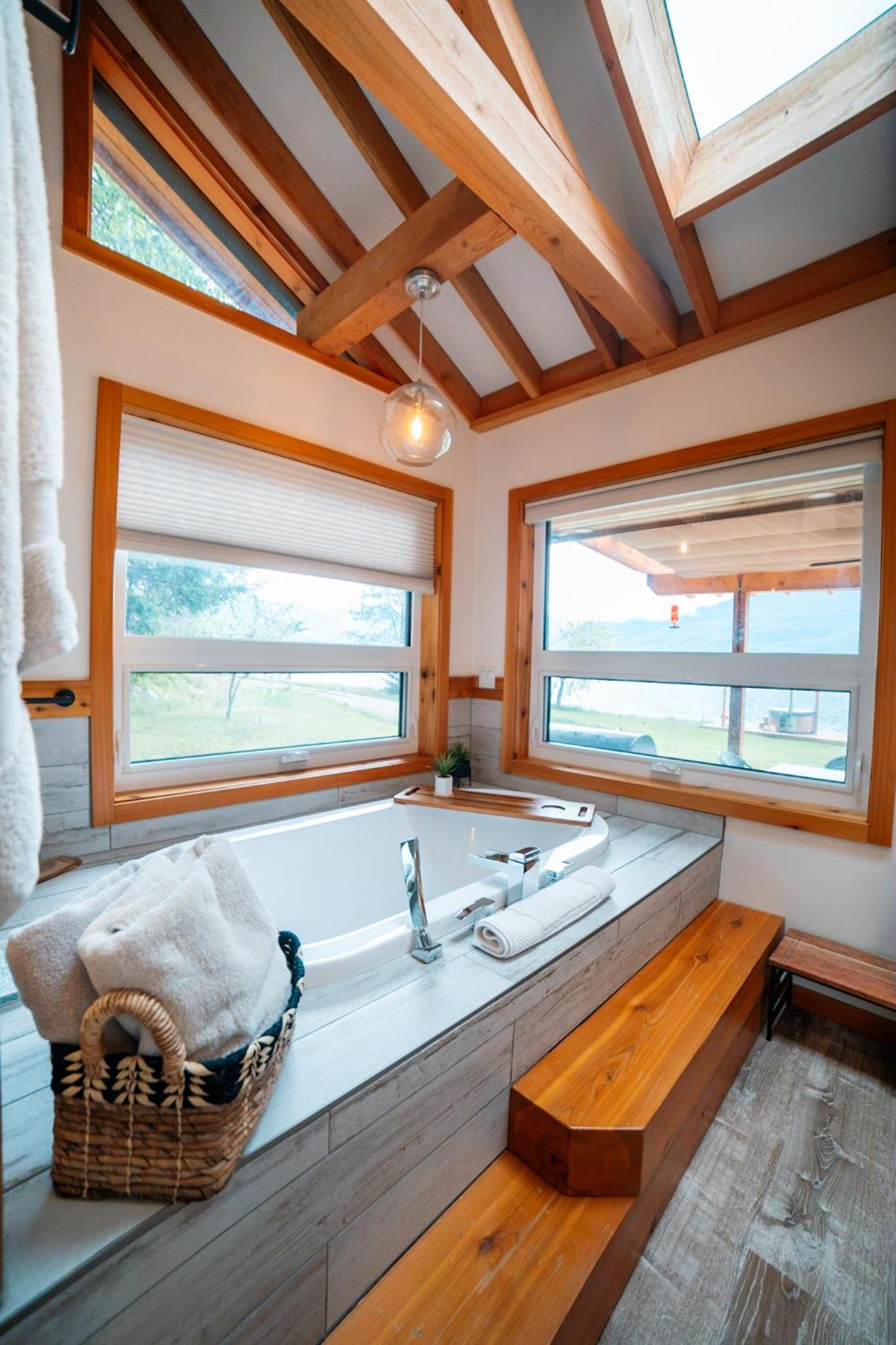 The Kootenay Lake House - A Private Luxury Retreat
