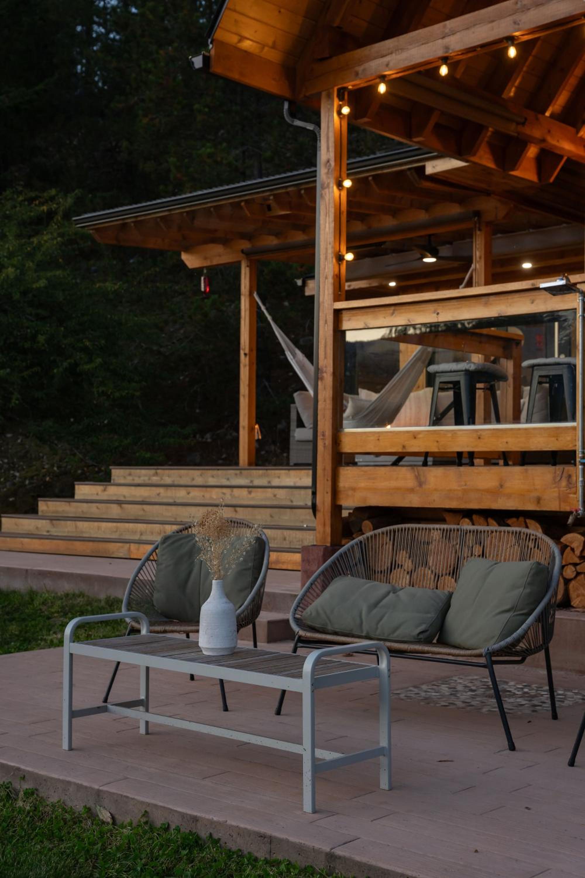 The Kootenay Lake House - A Private Luxury Retreat