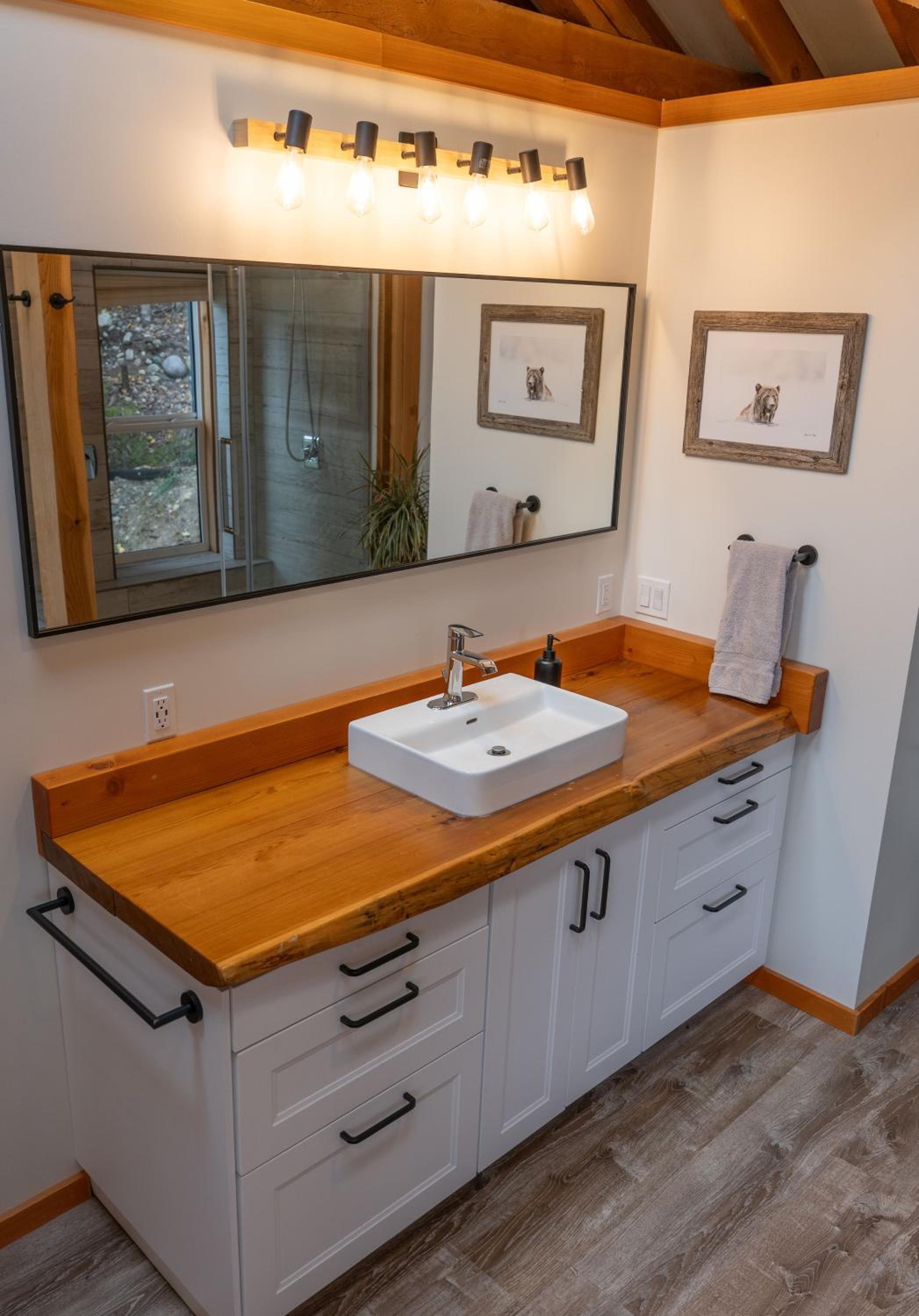 The Kootenay Lake House - A Private Luxury Retreat