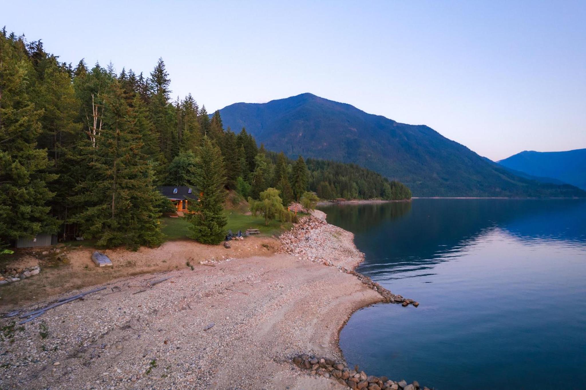 The Kootenay Lake House - A Private Luxury Retreat