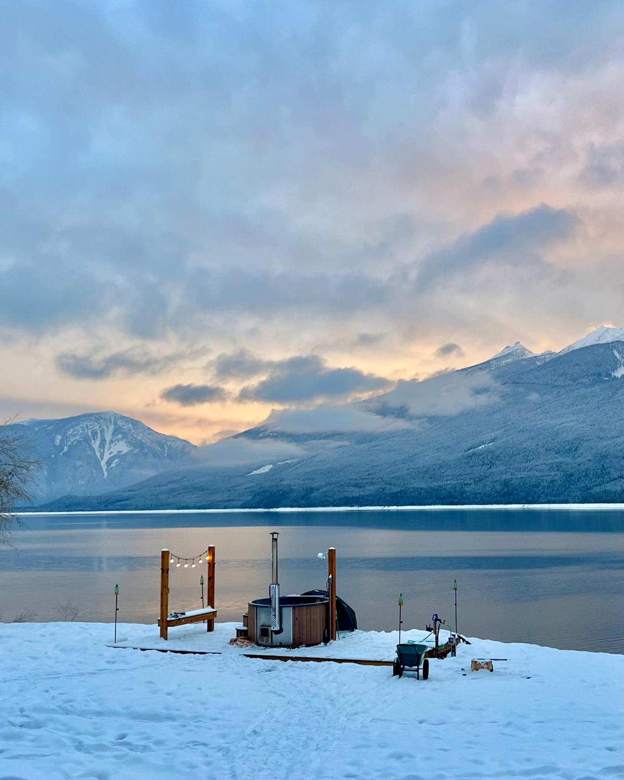 The Kootenay Lake House - A Private Luxury Retreat