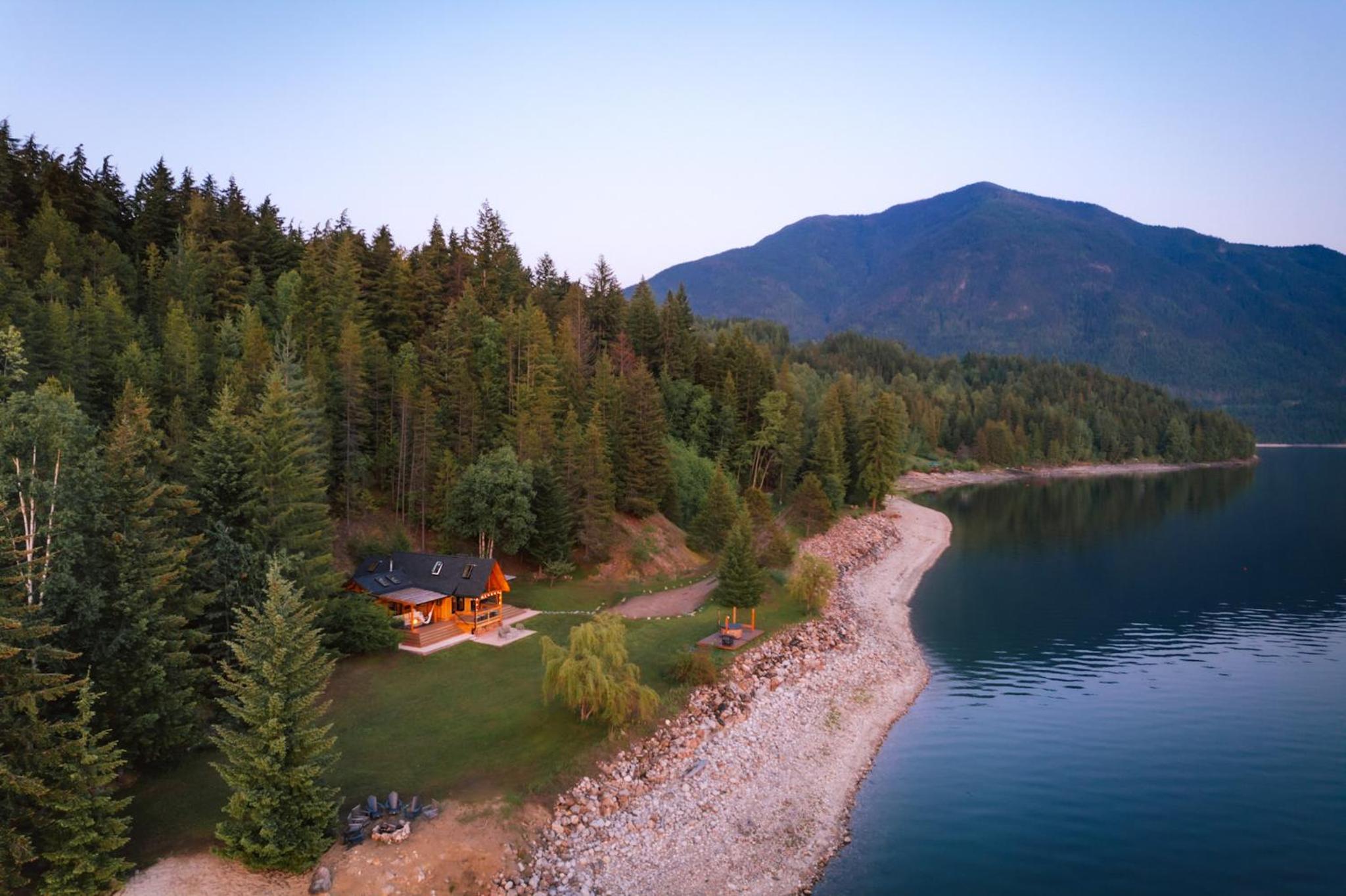 The Kootenay Lake House - A Private Luxury Retreat